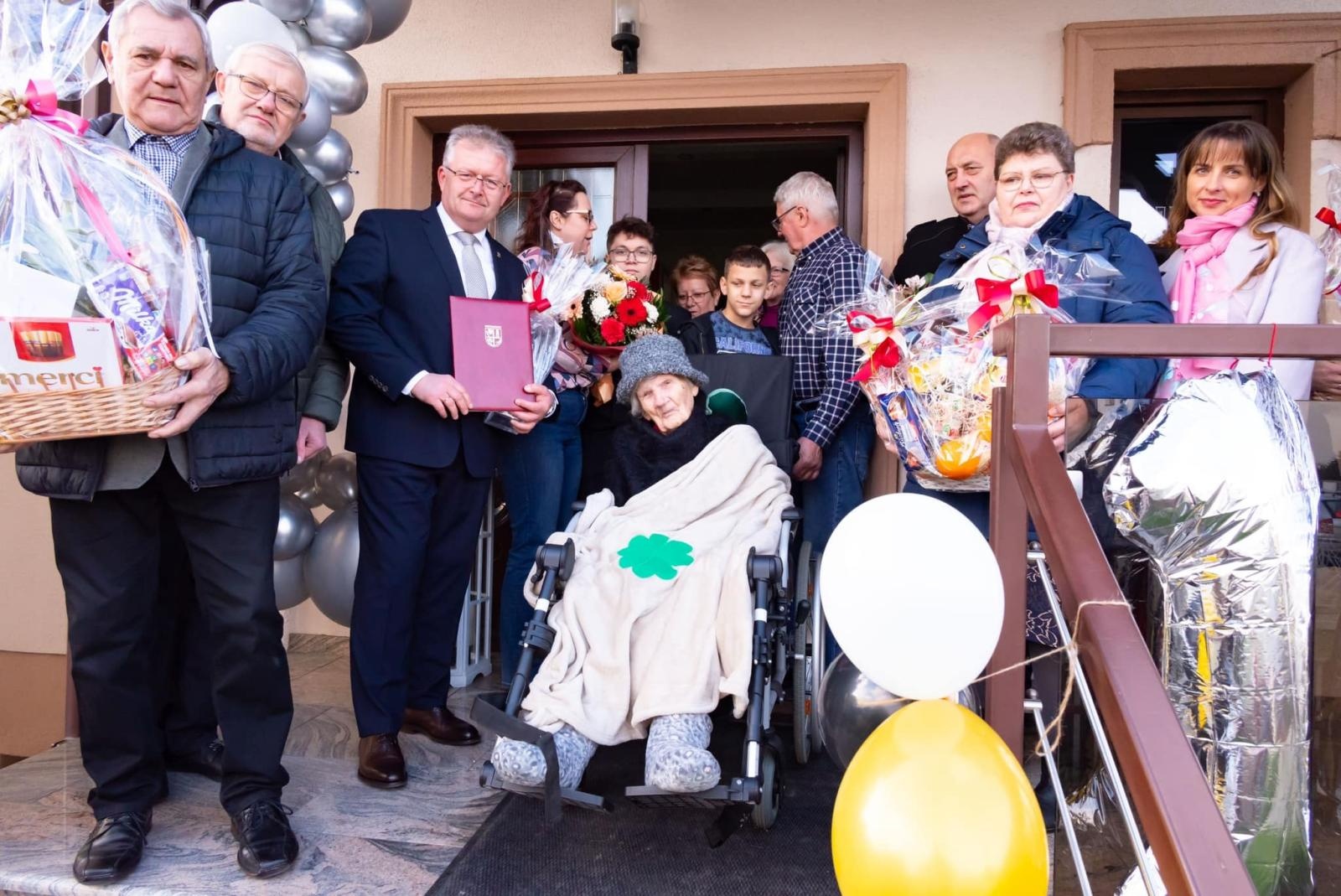Zdjęcie w galerii na portalu naszraciborz.pl: Gmina Krzyżanowice świętuje 100-lecie urodzin Marty Gajdy wiadomości z regionu