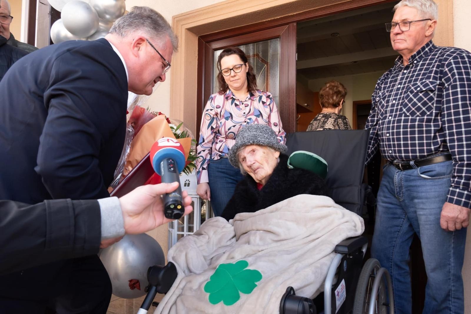 Zdjęcie w galerii na portalu naszraciborz.pl: Gmina Krzyżanowice świętuje 100-lecie urodzin Marty Gajdy wiadomości z regionu