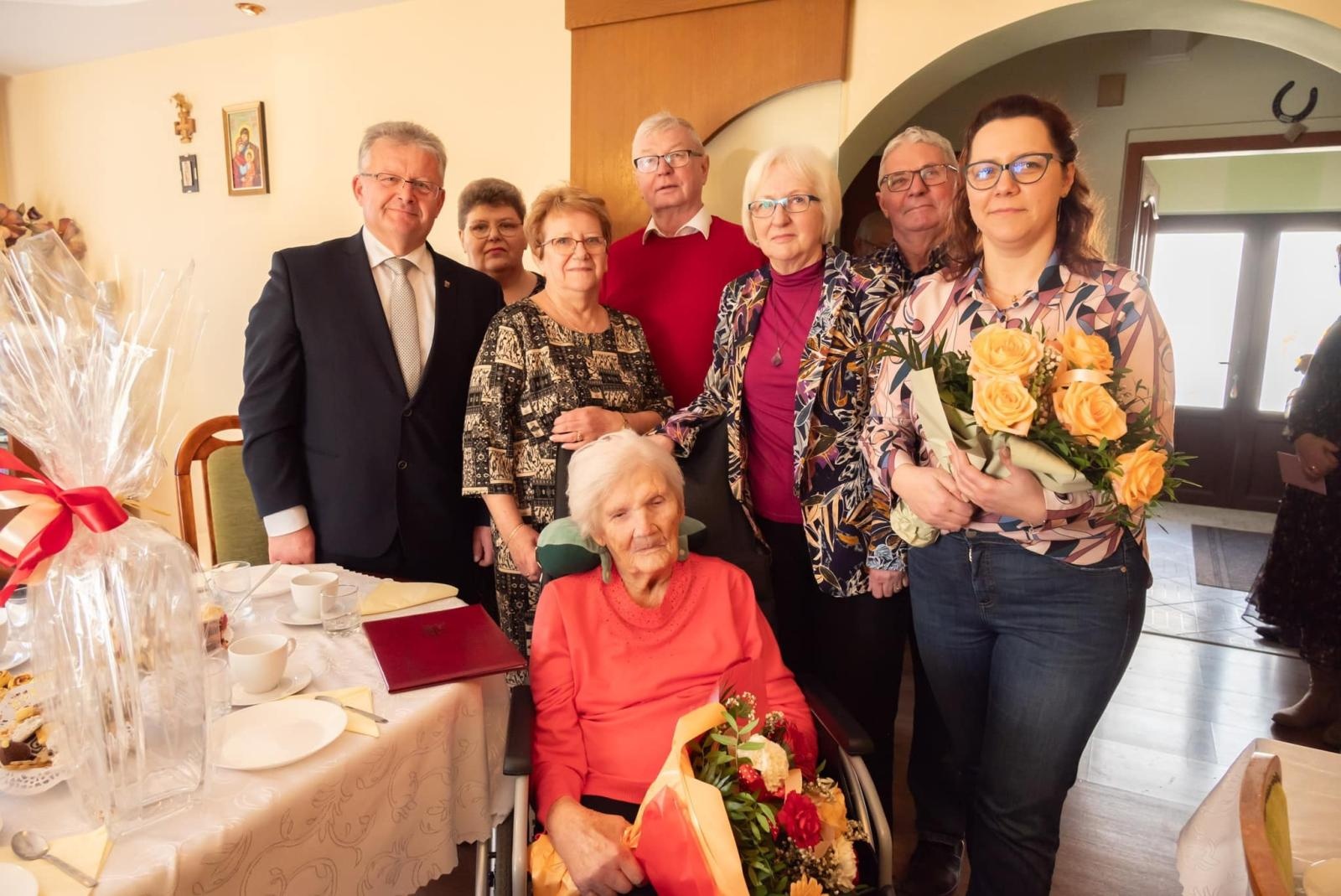 Zdjęcie w galerii na portalu naszraciborz.pl: Gmina Krzyżanowice świętuje 100-lecie urodzin Marty Gajdy wiadomości z regionu