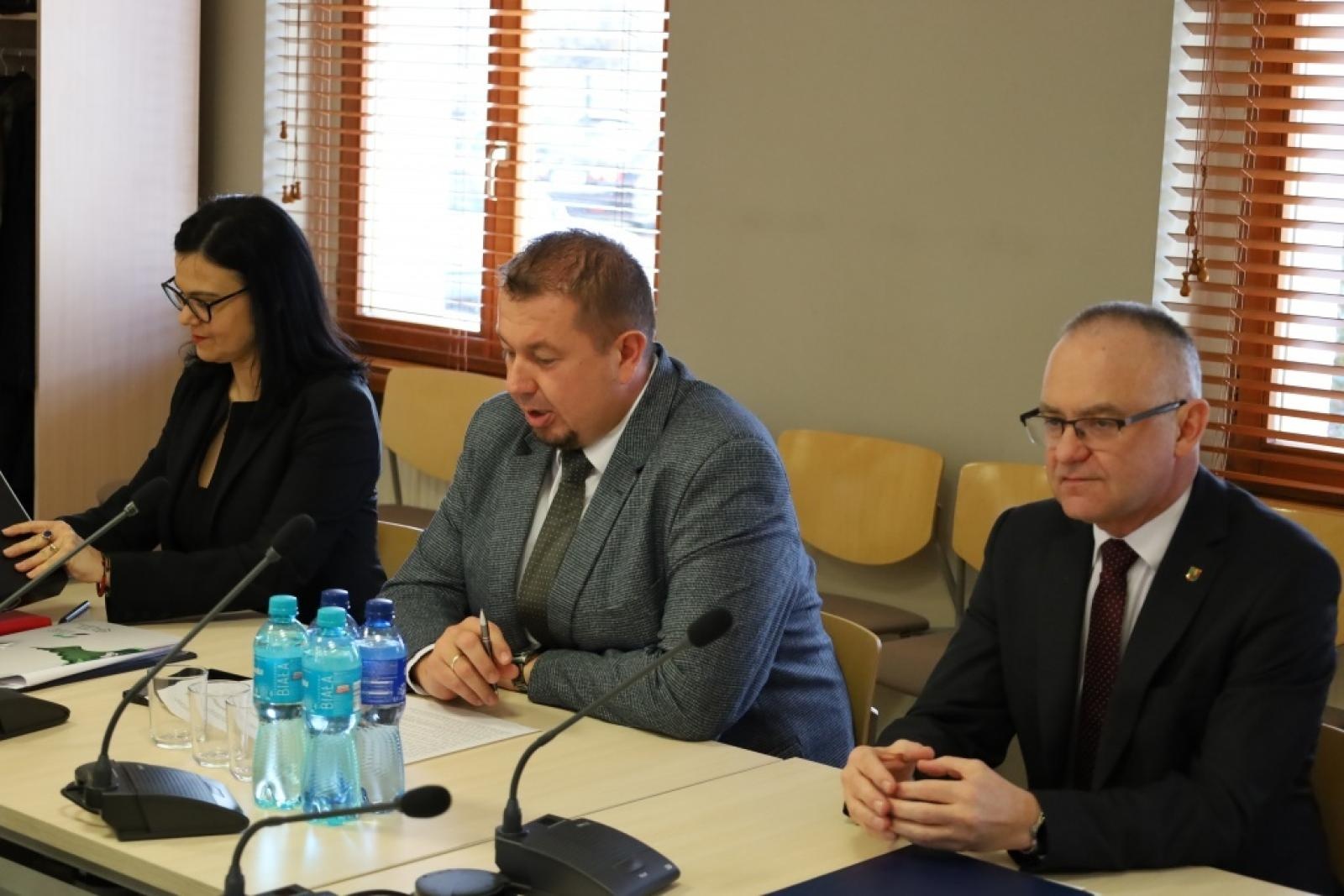 Zdjęcie w galerii na portalu naszraciborz.pl: W powiecie dyskutowano o kierunkach kształcenia wiadomości z regionu