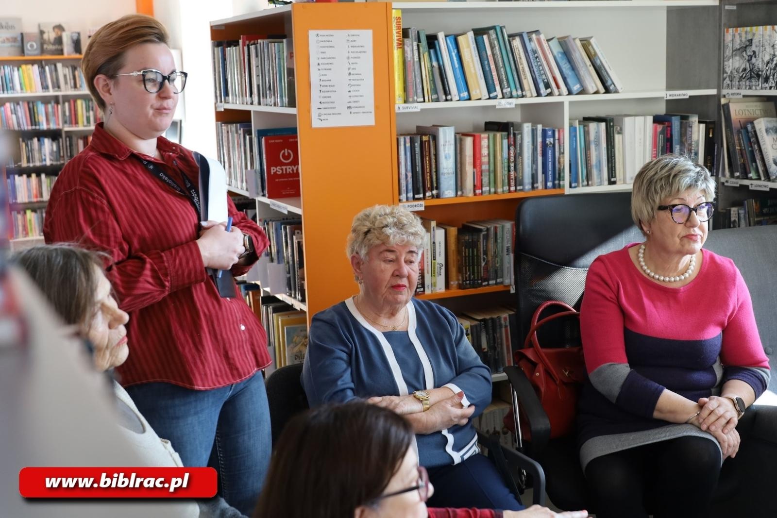 Zdjęcie w galerii na portalu naszraciborz.pl: Raciborska biblioteka dla klimatu wiadomości z regionu