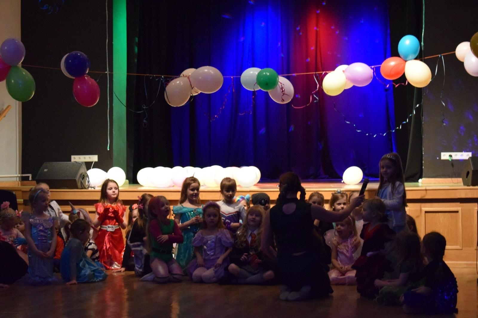 Zdjęcie w galerii na portalu naszraciborz.pl: Bal karnawałowy w MDK pełen radości i kolorowych strojów wiadomości z regionu