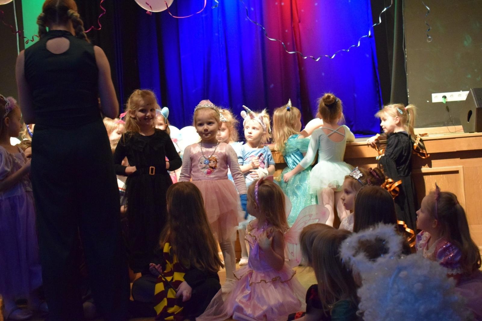 Zdjęcie w galerii na portalu naszraciborz.pl: Bal karnawałowy w MDK pełen radości i kolorowych strojów wiadomości z regionu