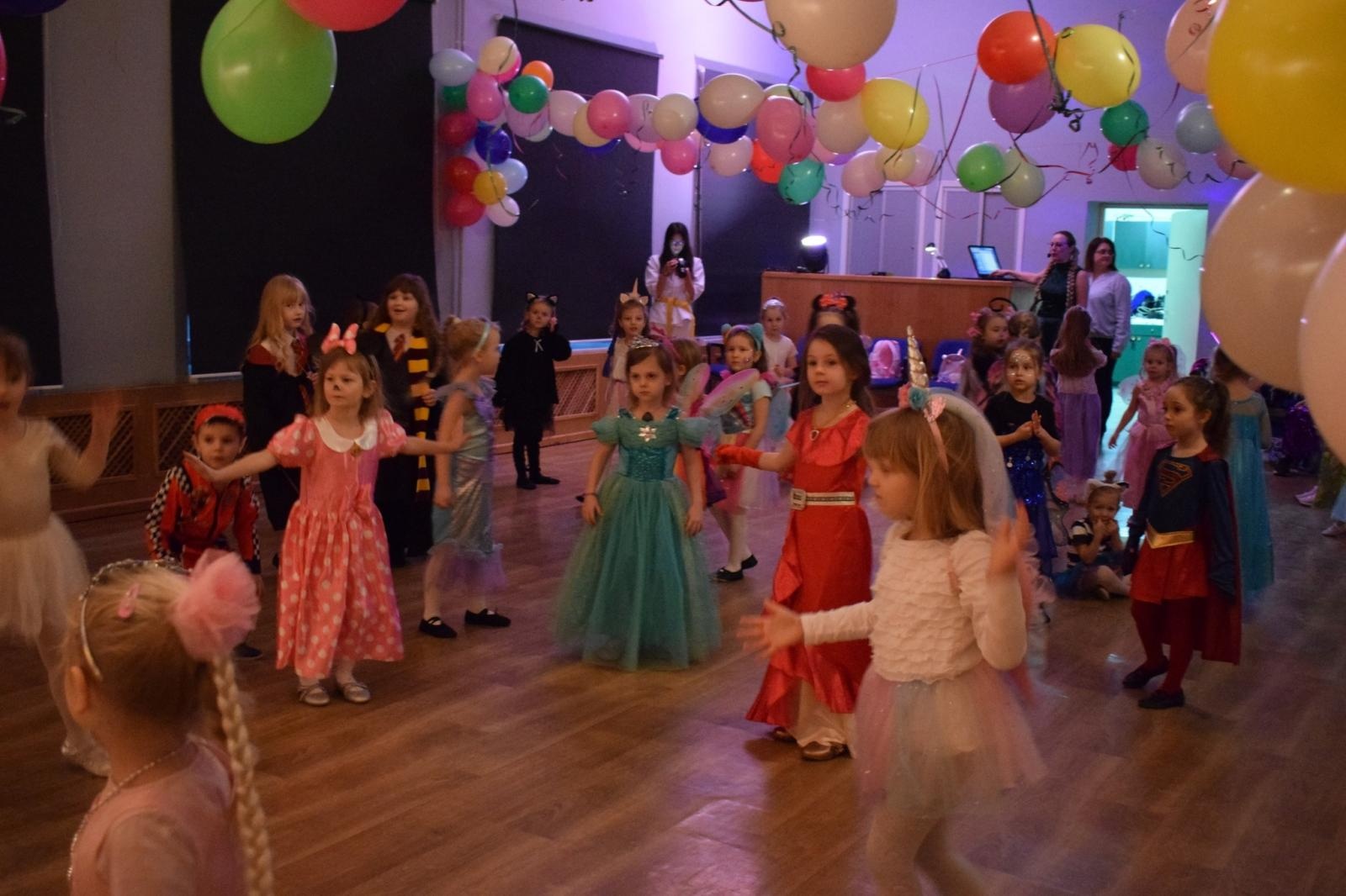 Zdjęcie w galerii na portalu naszraciborz.pl: Bal karnawałowy w MDK pełen radości i kolorowych strojów wiadomości z regionu