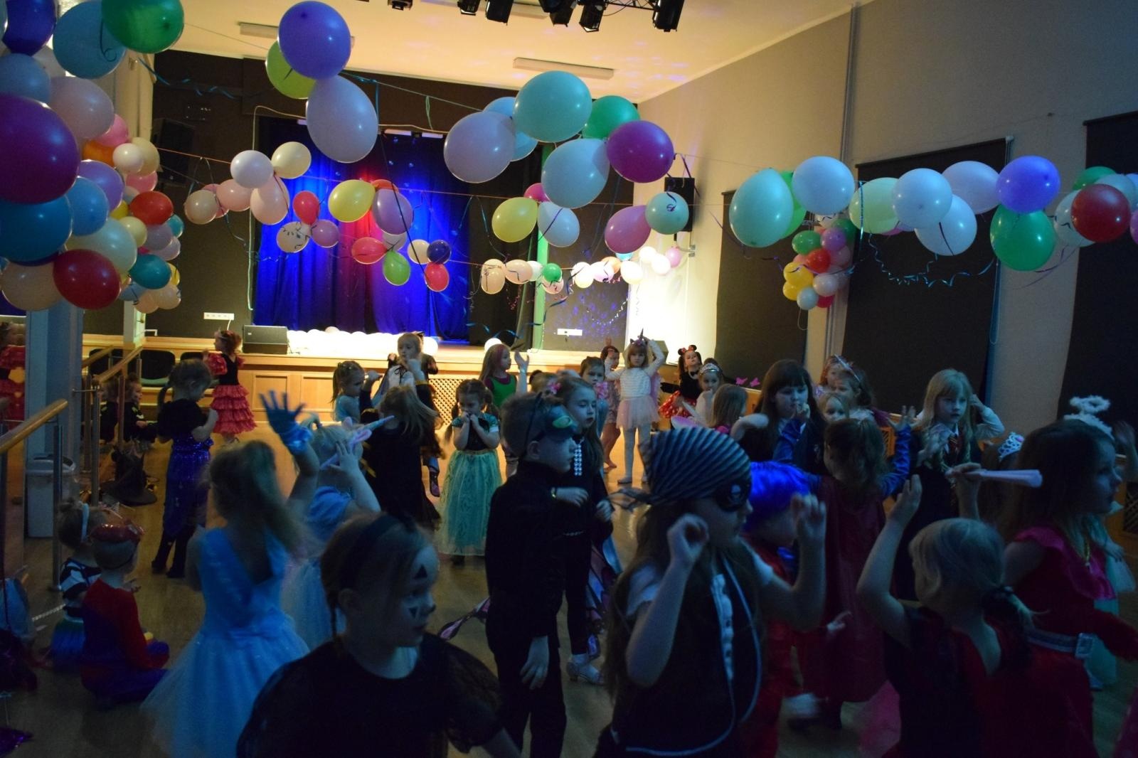 Zdjęcie w galerii na portalu naszraciborz.pl: Bal karnawałowy w MDK pełen radości i kolorowych strojów wiadomości z regionu