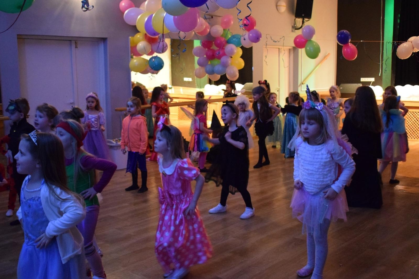 Zdjęcie w galerii na portalu naszraciborz.pl: Bal karnawałowy w MDK pełen radości i kolorowych strojów wiadomości z regionu