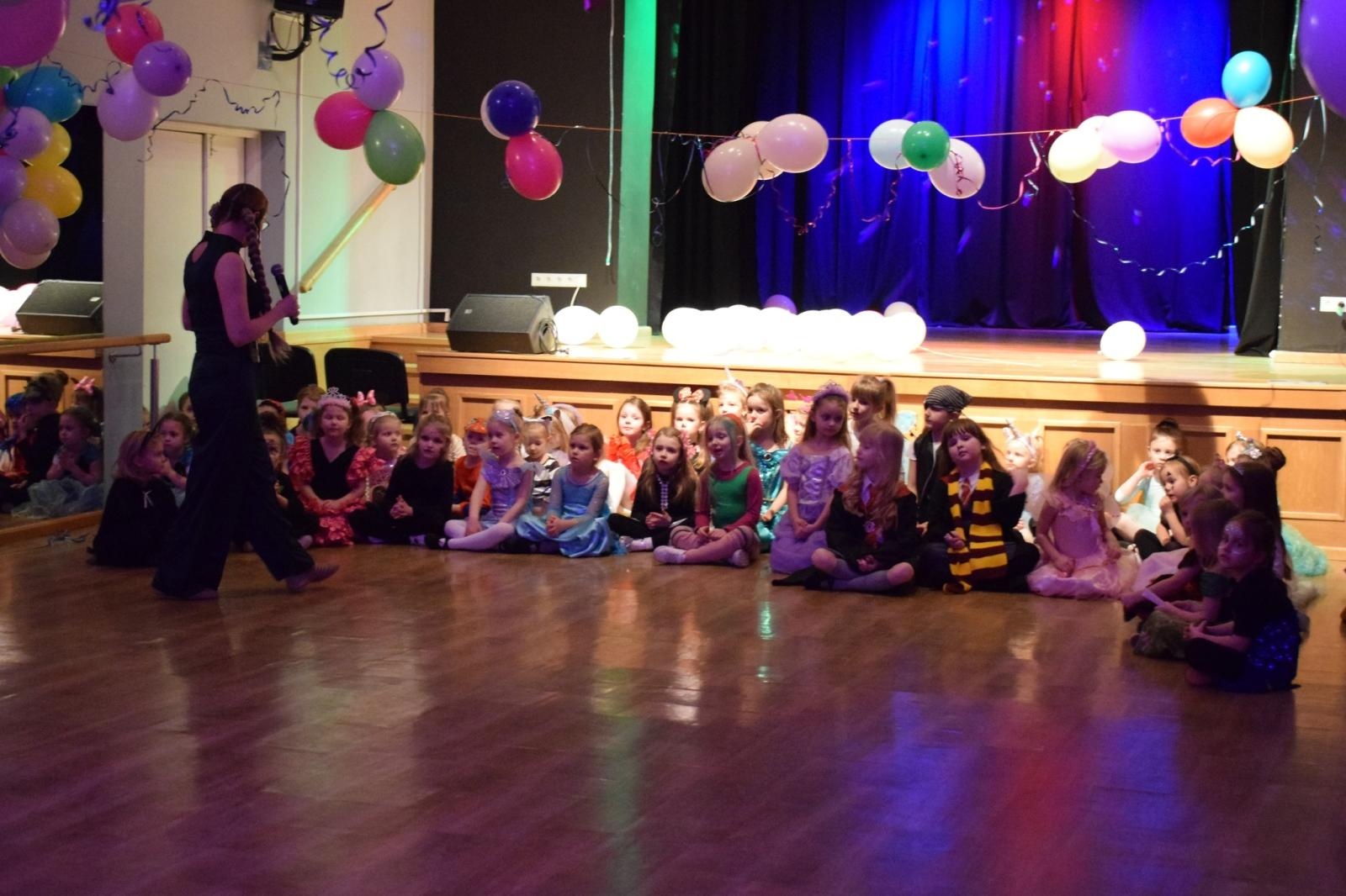 Zdjęcie w galerii na portalu naszraciborz.pl: Bal karnawałowy w MDK pełen radości i kolorowych strojów wiadomości z regionu