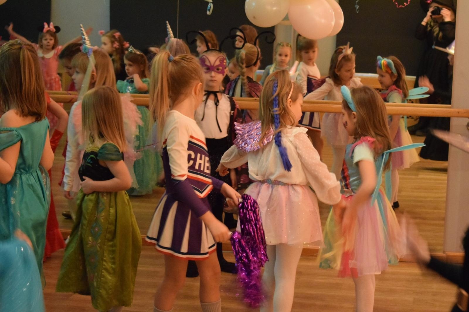 Zdjęcie w galerii na portalu naszraciborz.pl: Bal karnawałowy w MDK pełen radości i kolorowych strojów wiadomości z regionu