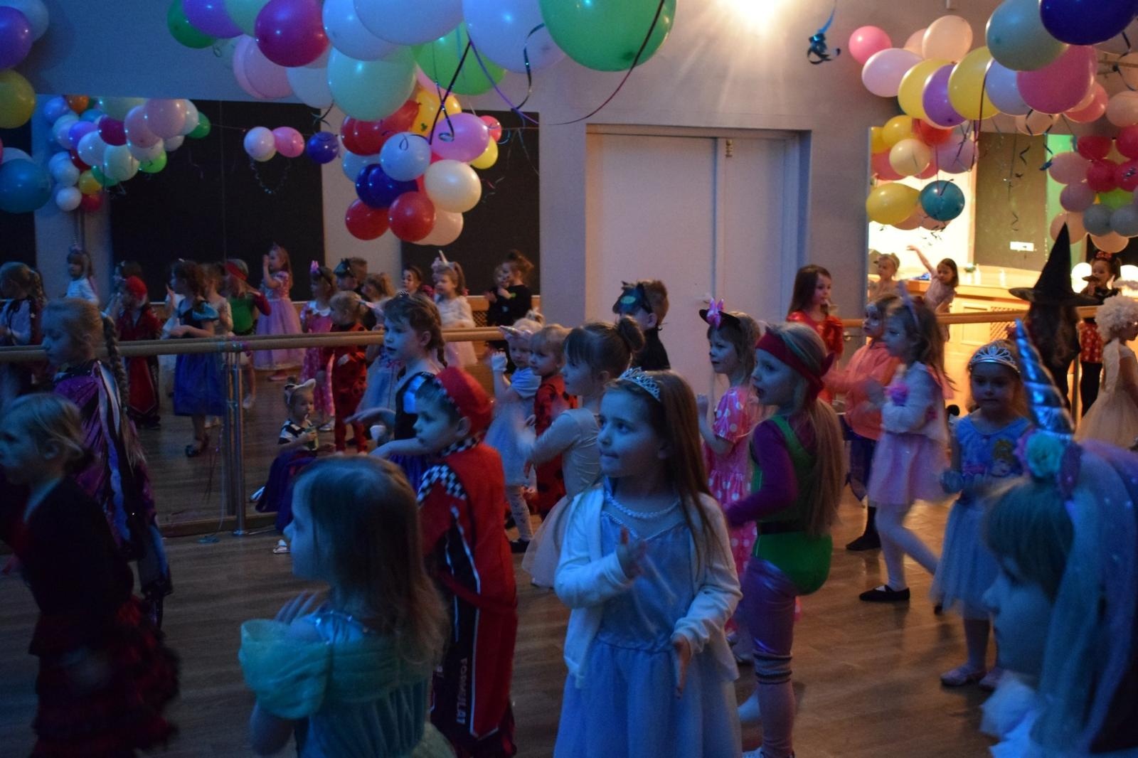 Zdjęcie w galerii na portalu naszraciborz.pl: Bal karnawałowy w MDK pełen radości i kolorowych strojów wiadomości z regionu