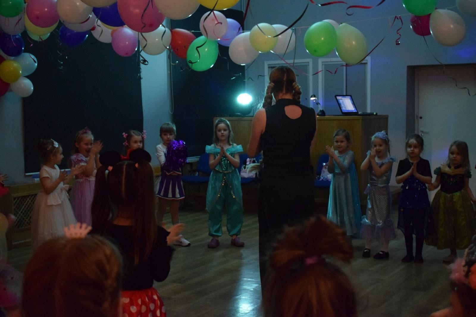 Zdjęcie w galerii na portalu naszraciborz.pl: Bal karnawałowy w MDK pełen radości i kolorowych strojów wiadomości z regionu