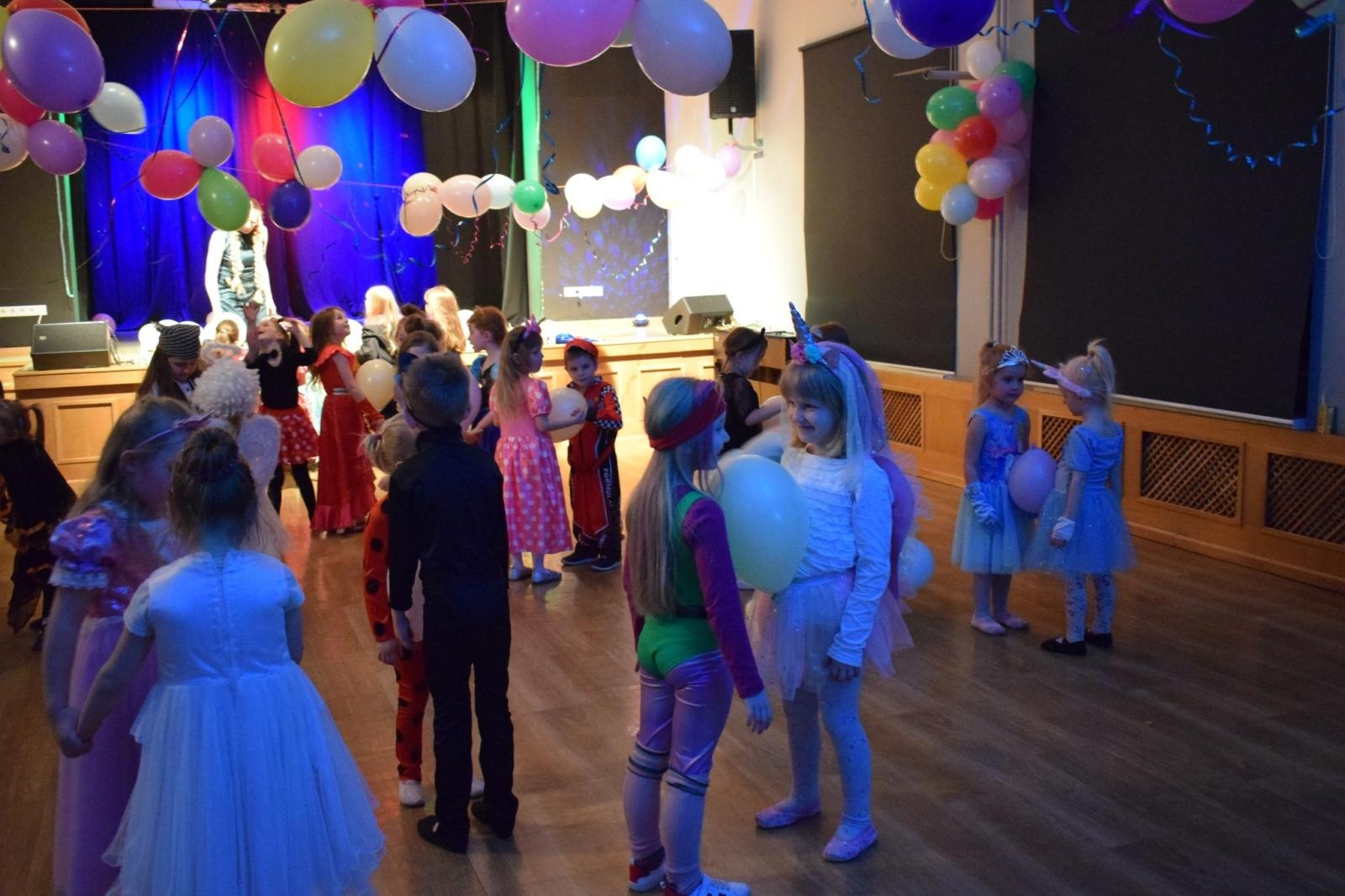 Zdjęcie w galerii na portalu naszraciborz.pl: Bal karnawałowy w MDK pełen radości i kolorowych strojów wiadomości z regionu