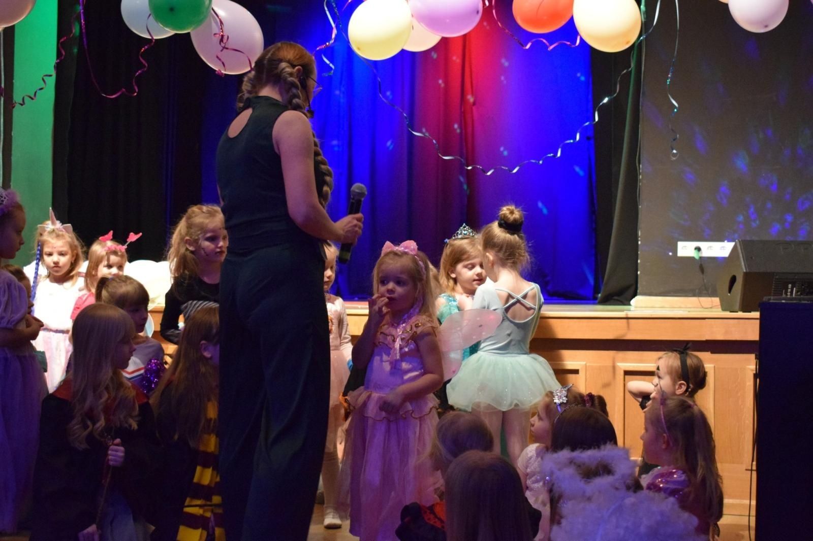 Zdjęcie w galerii na portalu naszraciborz.pl: Bal karnawałowy w MDK pełen radości i kolorowych strojów wiadomości z regionu