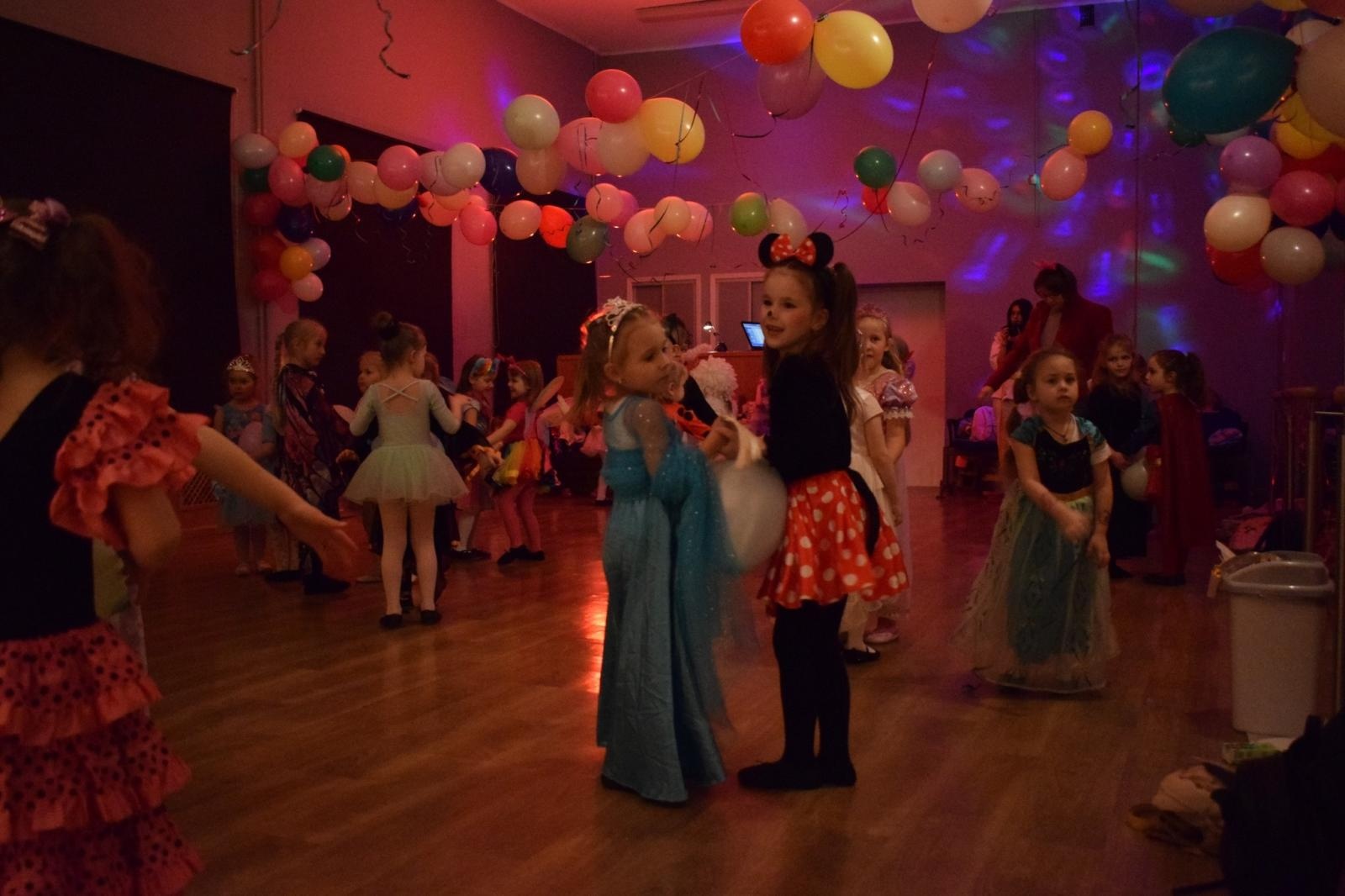 Zdjęcie w galerii na portalu naszraciborz.pl: Bal karnawałowy w MDK pełen radości i kolorowych strojów wiadomości z regionu