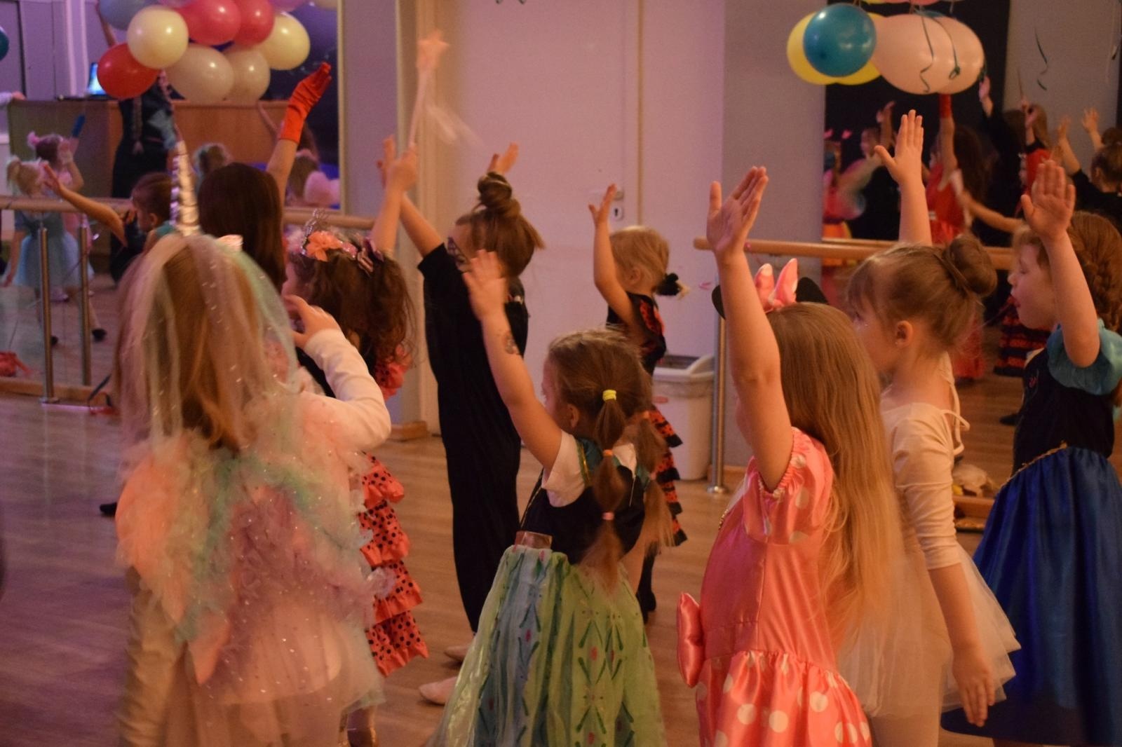 Zdjęcie w galerii na portalu naszraciborz.pl: Bal karnawałowy w MDK pełen radości i kolorowych strojów wiadomości z regionu