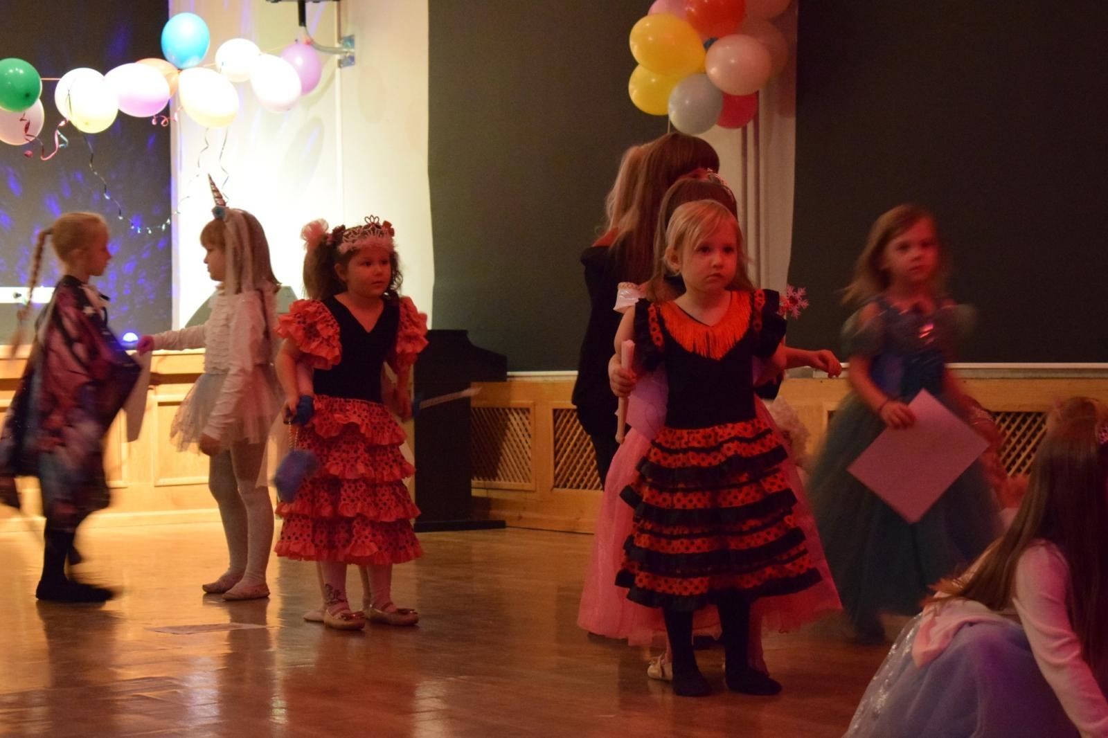 Zdjęcie w galerii na portalu naszraciborz.pl: Bal karnawałowy w MDK pełen radości i kolorowych strojów wiadomości z regionu