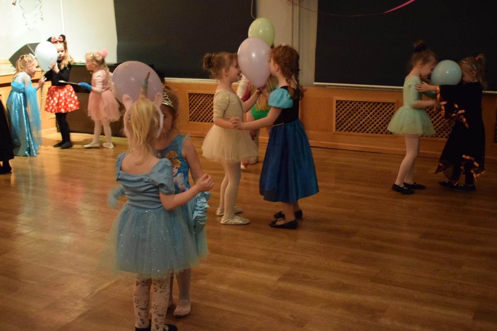 Zdjęcie w galerii na portalu naszraciborz.pl: Bal karnawałowy w MDK pełen radości i kolorowych strojów wiadomości z regionu