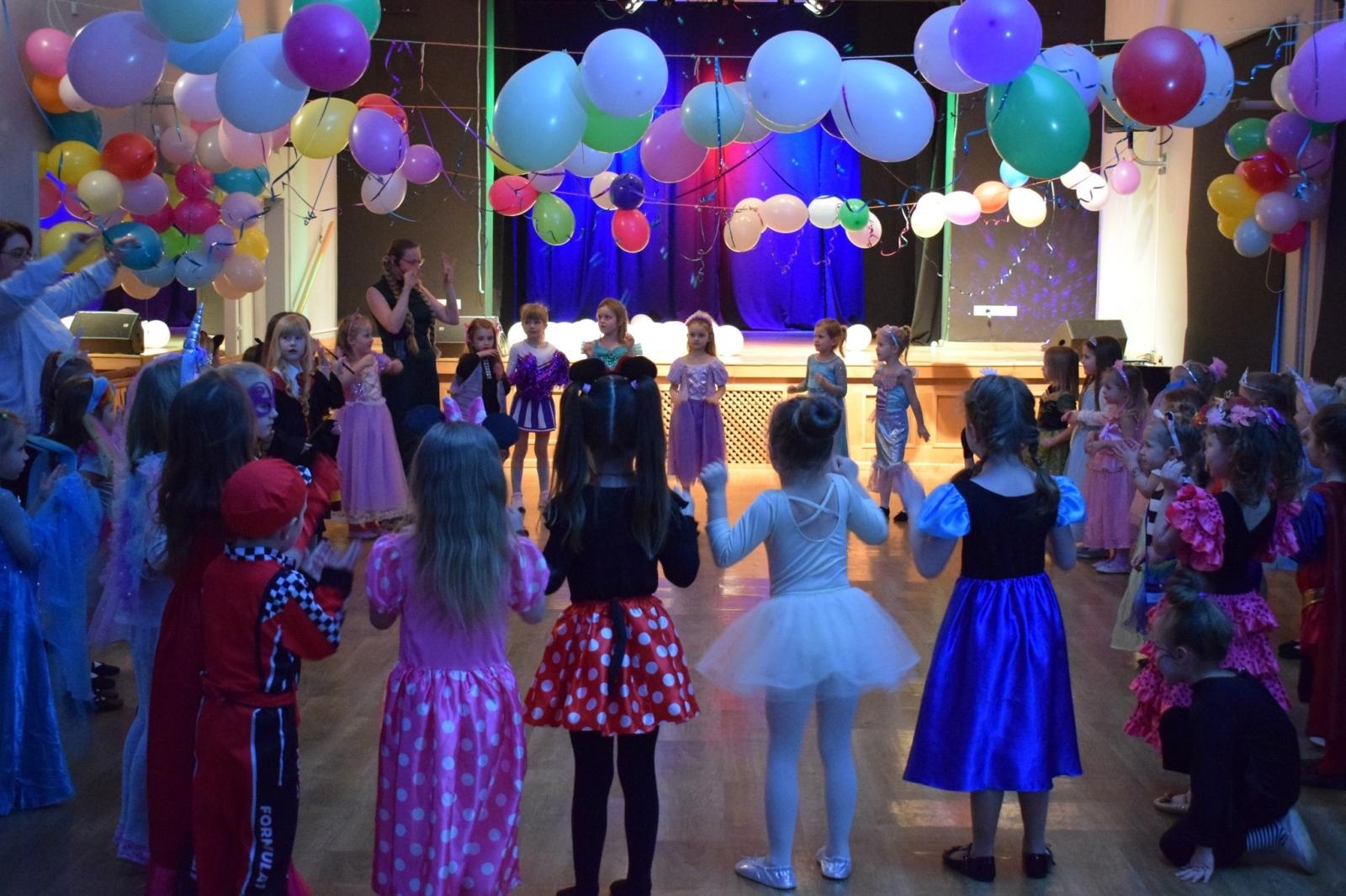 Zdjęcie w galerii na portalu naszraciborz.pl: Bal karnawałowy w MDK pełen radości i kolorowych strojów wiadomości z regionu