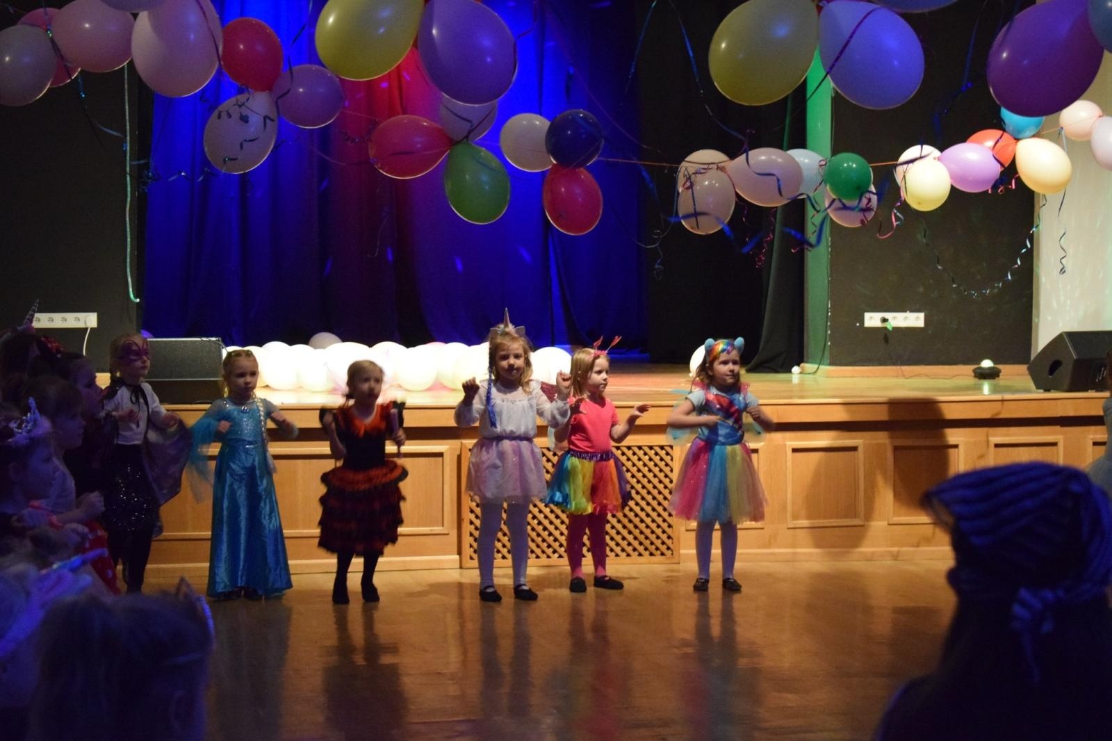 Zdjęcie w galerii na portalu naszraciborz.pl: Bal karnawałowy w MDK pełen radości i kolorowych strojów wiadomości z regionu