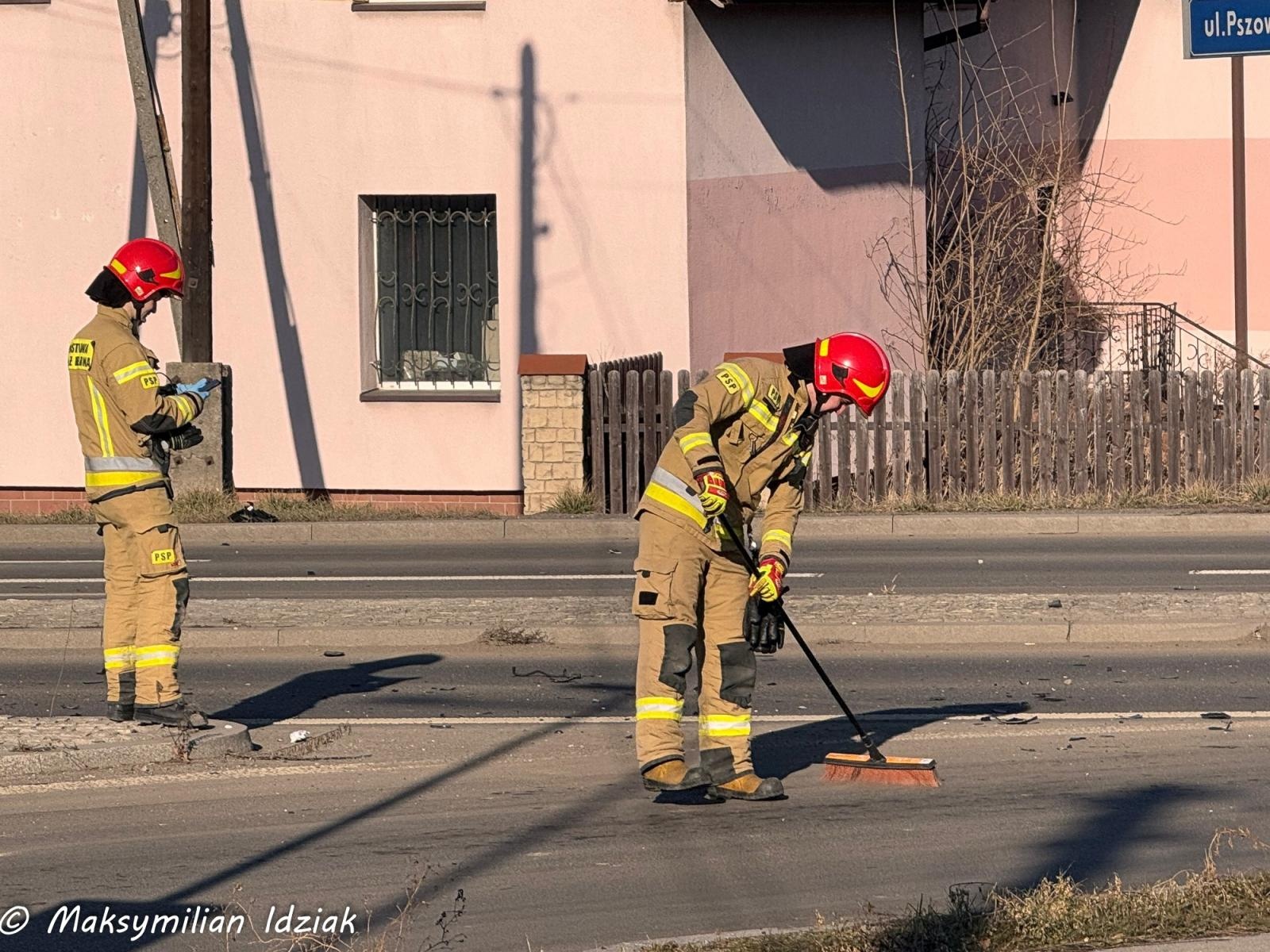 Zdjęcie w galerii na portalu naszraciborz.pl: Dachowanie na Rybnickiej w Rzuchowie [FOTO] wiadomości z regionu