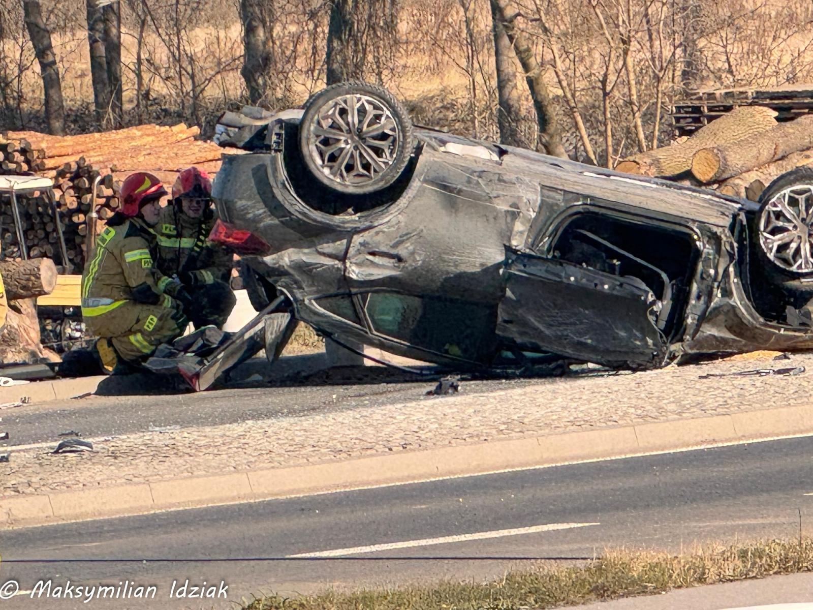 Zdjęcie w galerii na portalu naszraciborz.pl: Dachowanie na Rybnickiej w Rzuchowie [FOTO] wiadomości z regionu