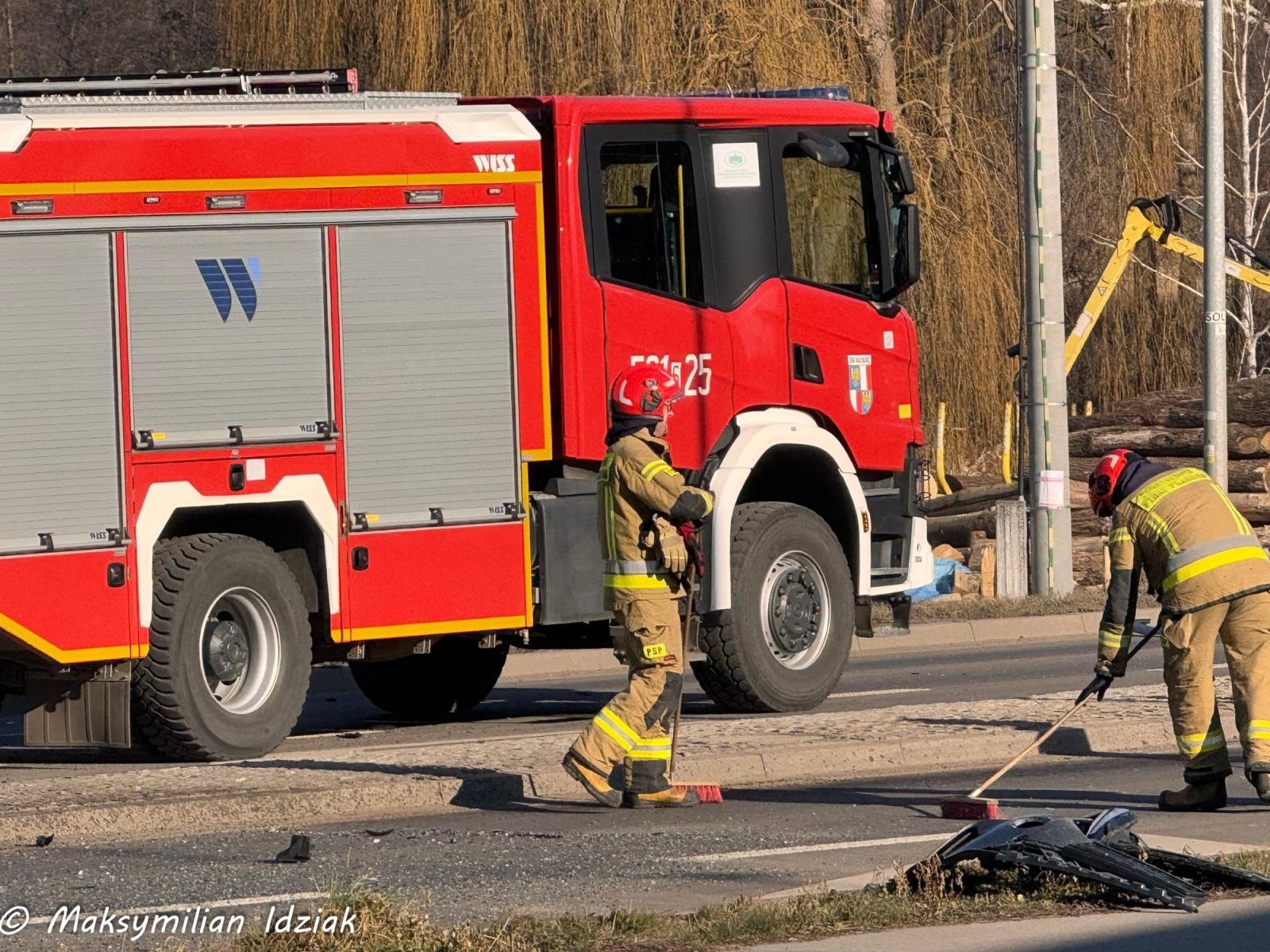 Zdjęcie w galerii na portalu naszraciborz.pl: Dachowanie na Rybnickiej w Rzuchowie [FOTO] wiadomości z regionu