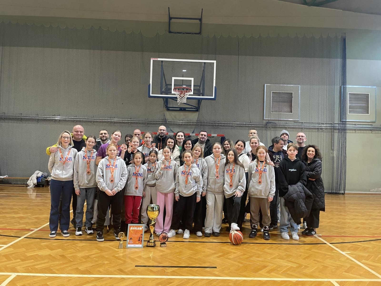 Zdjęcie w galerii na portalu naszraciborz.pl: Zdecydował jeden punkt. KS Minibasketball Racibórz na drugim miejscu Bochnia Cup 2025 wiadomości z regionu