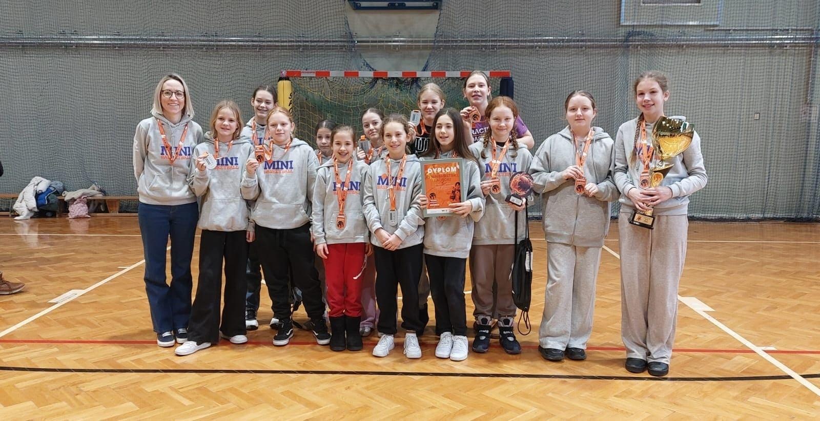 Zdjęcie w galerii na portalu naszraciborz.pl: Zdecydował jeden punkt. KS Minibasketball Racibórz na drugim miejscu Bochnia Cup 2025 wiadomości z regionu