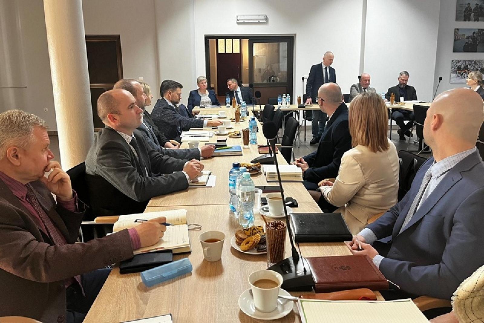 Zdjęcie w galerii na portalu naszraciborz.pl: Odprawa pionu cudzoziemskiego Śląskiego Oddziału Straży Granicznej wiadomości z regionu