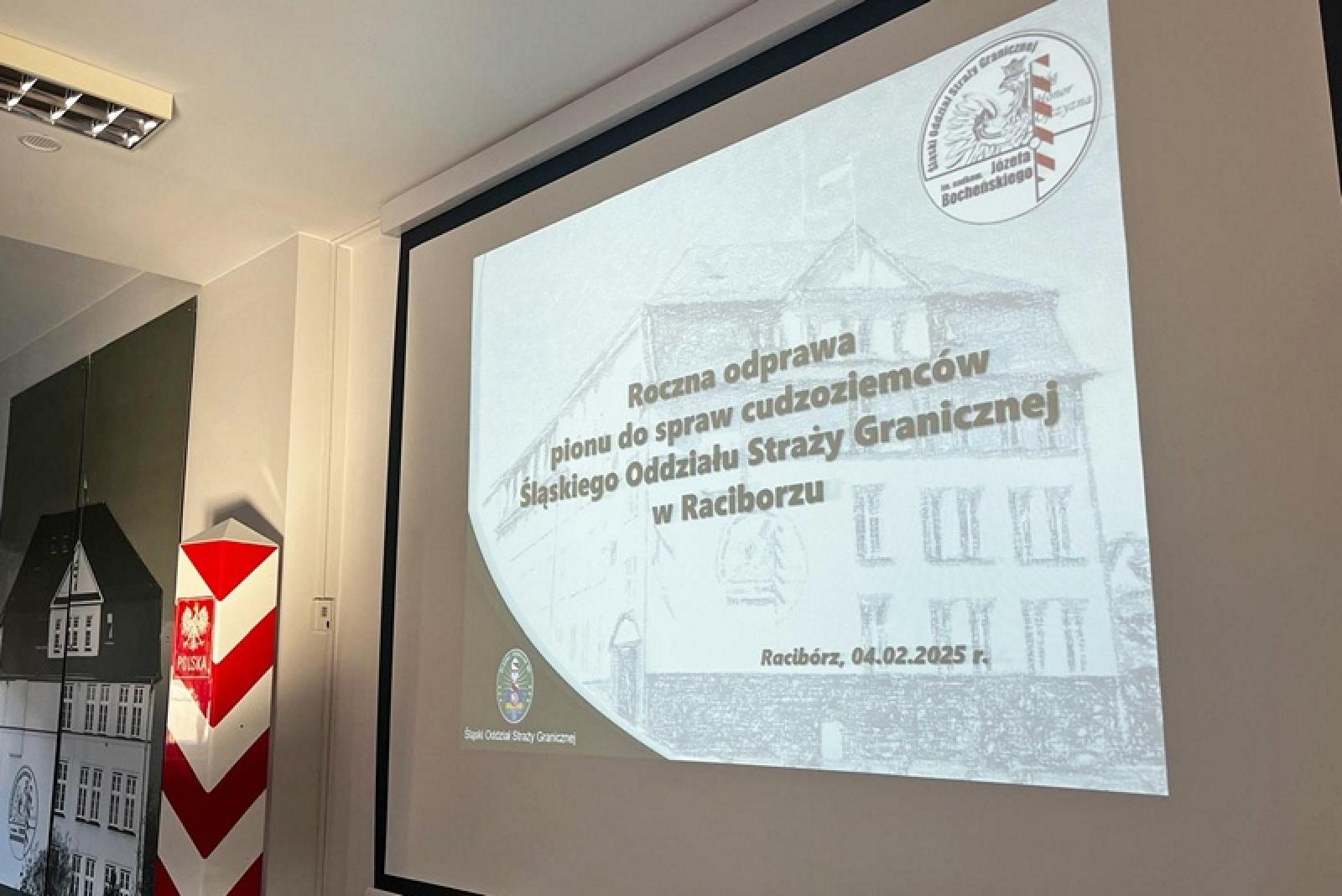 Zdjęcie w galerii na portalu naszraciborz.pl: Odprawa pionu cudzoziemskiego Śląskiego Oddziału Straży Granicznej wiadomości z regionu