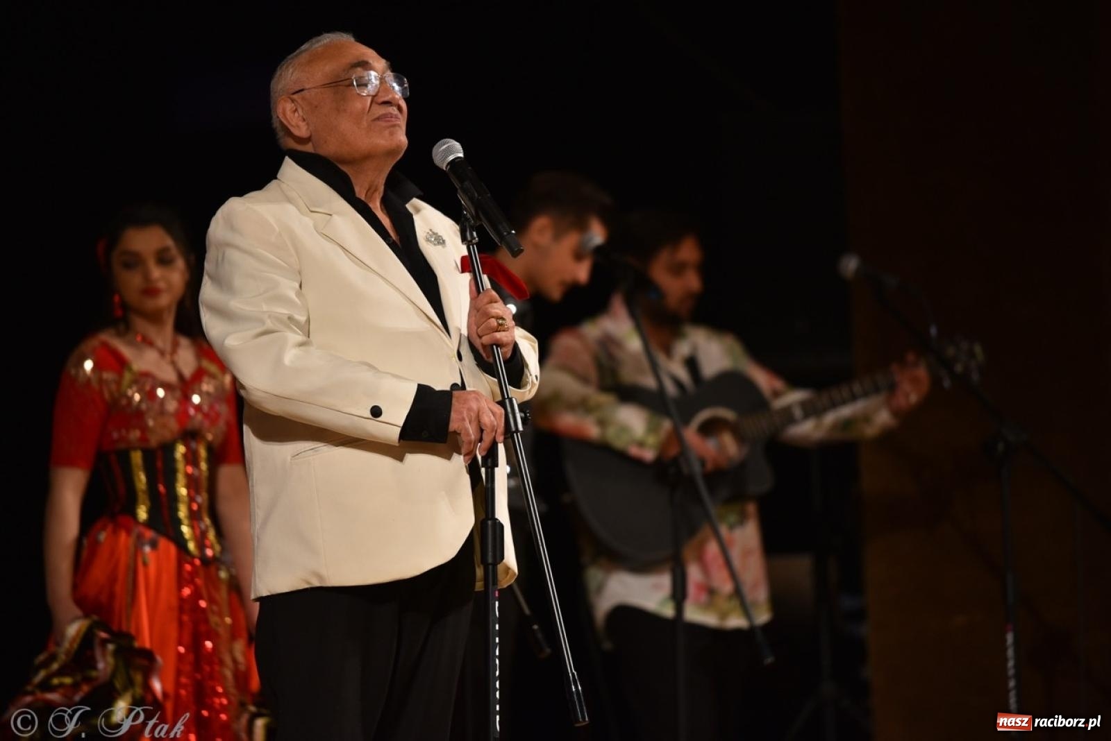 Zdjęcie w galerii na portalu naszraciborz.pl: Od czardasza do przeboju – Don Vasyl zachwycił publiczność wiadomości z regionu