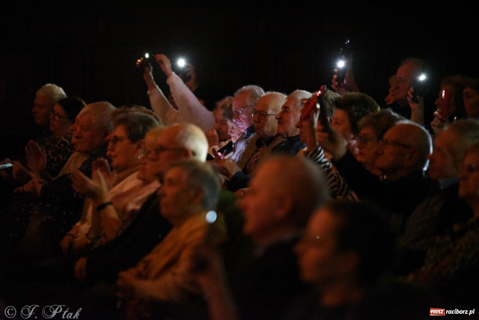 Zdjęcie w galerii na portalu naszraciborz.pl: Od czardasza do przeboju – Don Vasyl zachwycił publiczność wiadomości z regionu