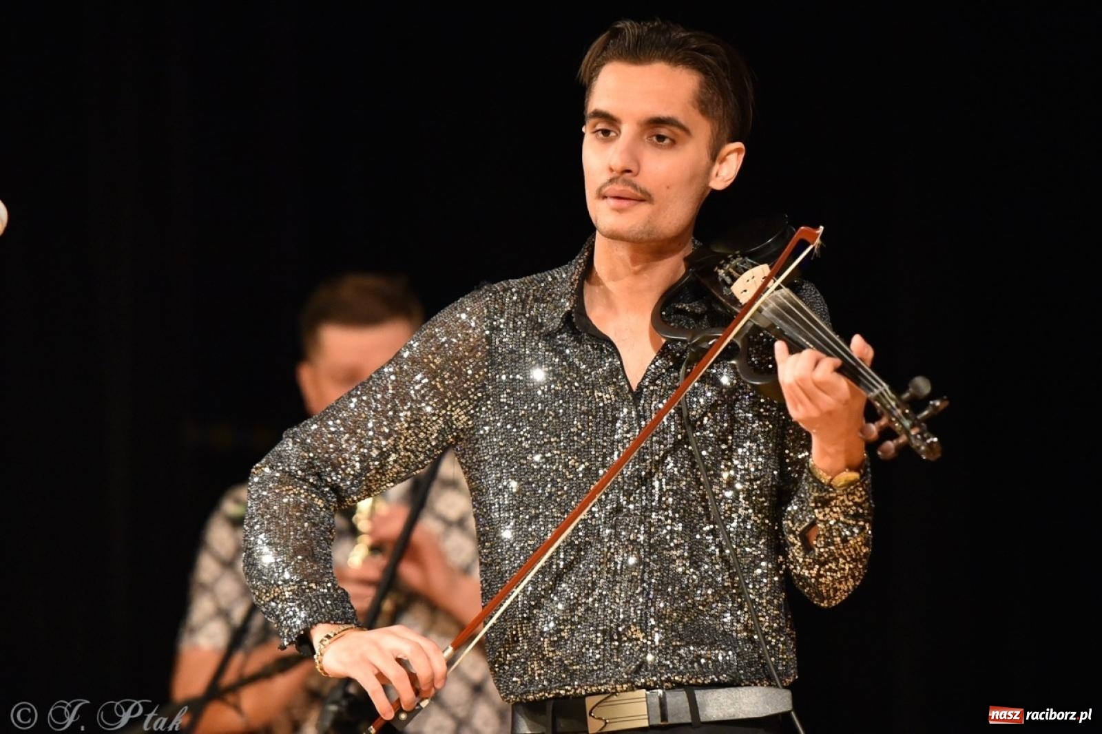Zdjęcie w galerii na portalu naszraciborz.pl: Od czardasza do przeboju – Don Vasyl zachwycił publiczność wiadomości z regionu