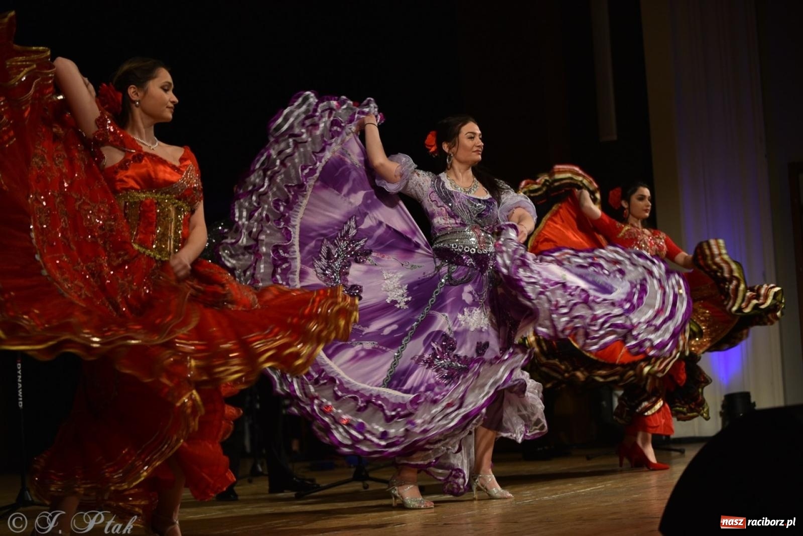 Zdjęcie w galerii na portalu naszraciborz.pl: Od czardasza do przeboju – Don Vasyl zachwycił publiczność wiadomości z regionu