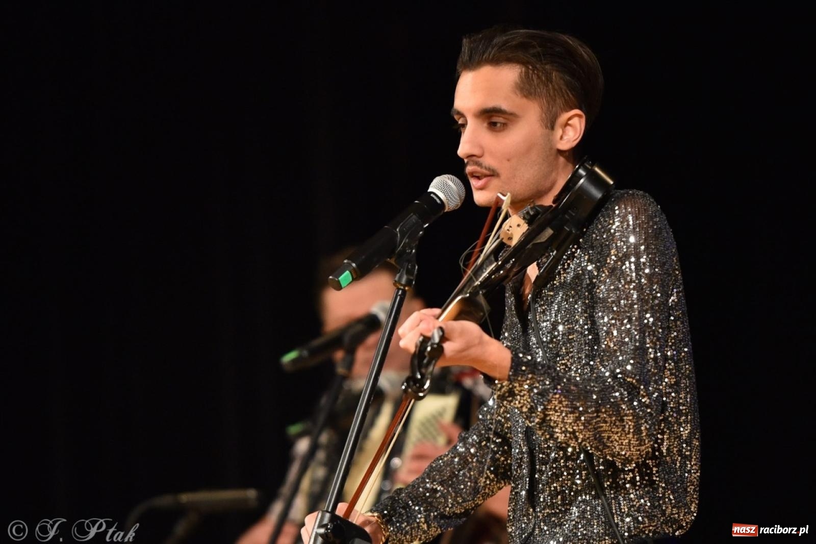 Zdjęcie w galerii na portalu naszraciborz.pl: Od czardasza do przeboju – Don Vasyl zachwycił publiczność wiadomości z regionu