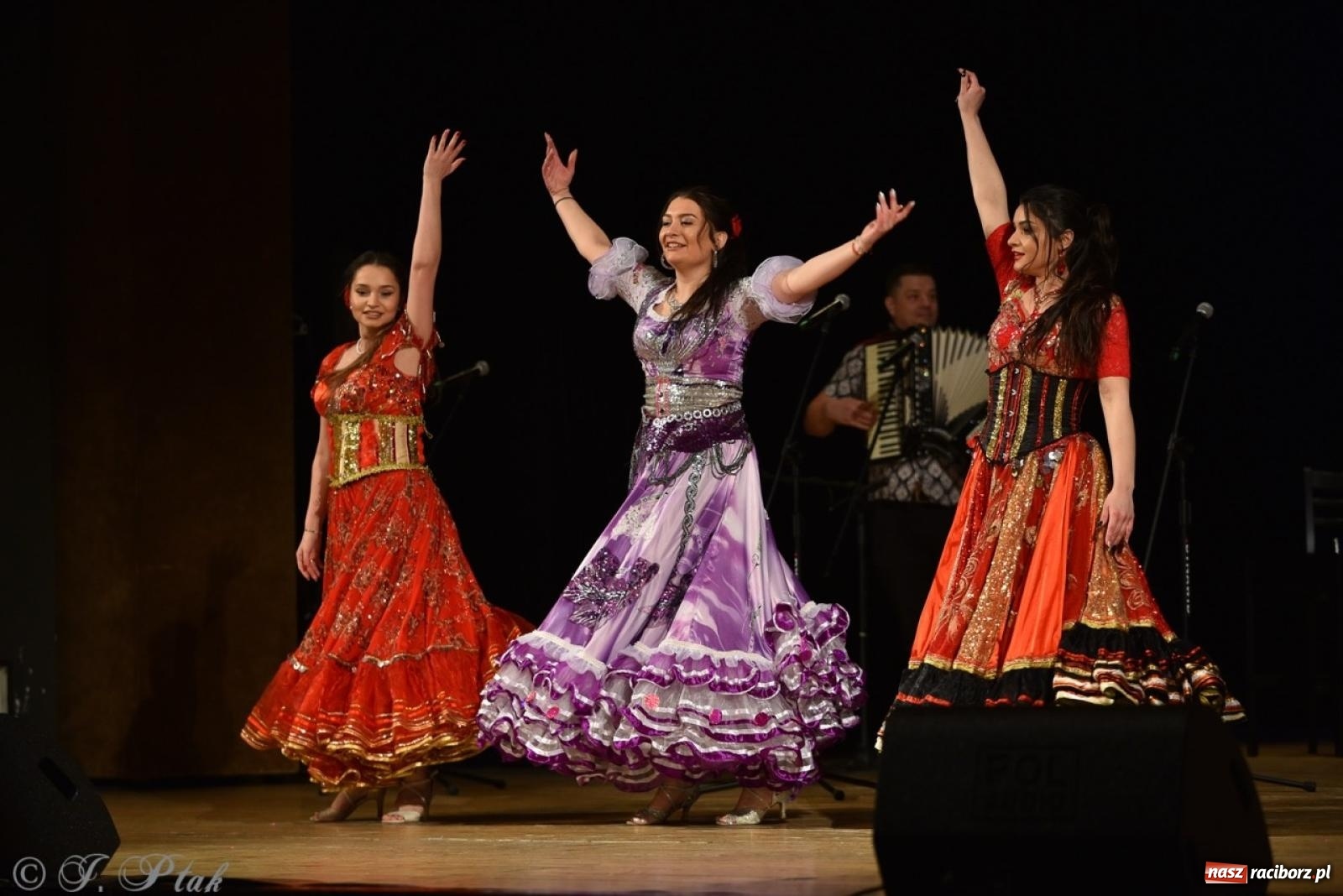 Zdjęcie w galerii na portalu naszraciborz.pl: Od czardasza do przeboju – Don Vasyl zachwycił publiczność wiadomości z regionu