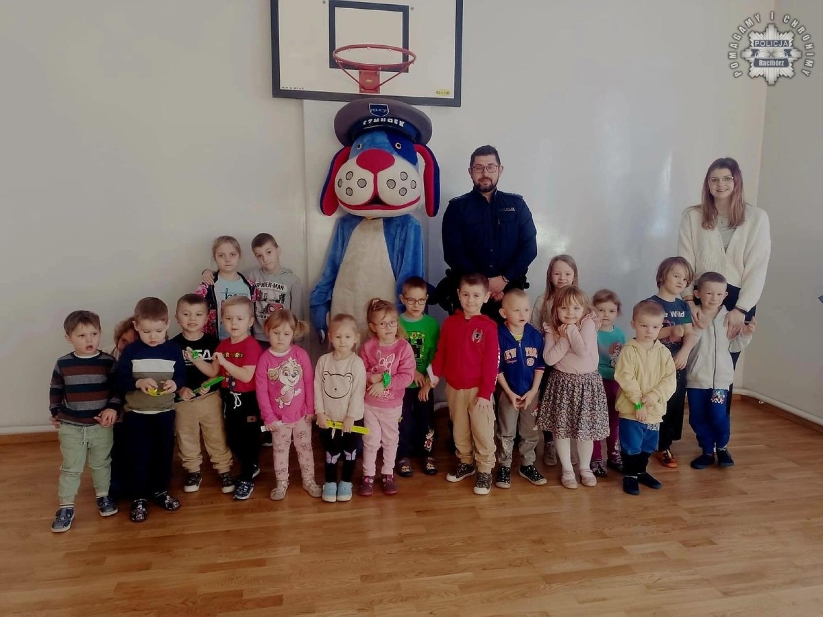 Zdjęcie w galerii na portalu naszraciborz.pl: Dzielnicowy na spotkaniu z dziećmi w Budziskach wiadomości z regionu