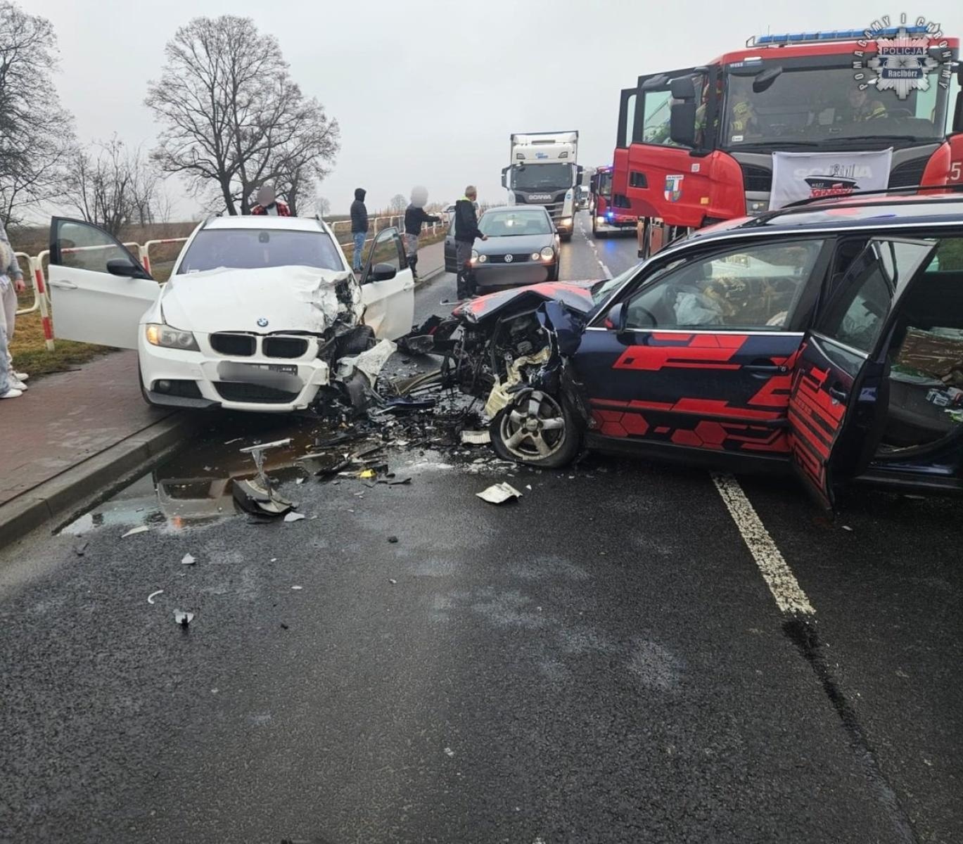 Zdjęcie w galerii na portalu naszraciborz.pl: Zdarzenie drogowe na trasie Racibórz-Pietrowice Wielkie wiadomości z regionu