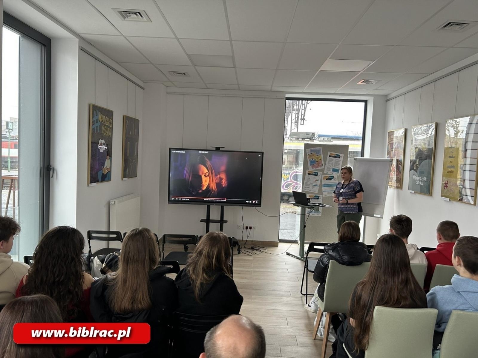 Zdjęcie w galerii na portalu naszraciborz.pl: Dzień Bezpiecznego Internetu na Stacji Młodych wiadomości z regionu