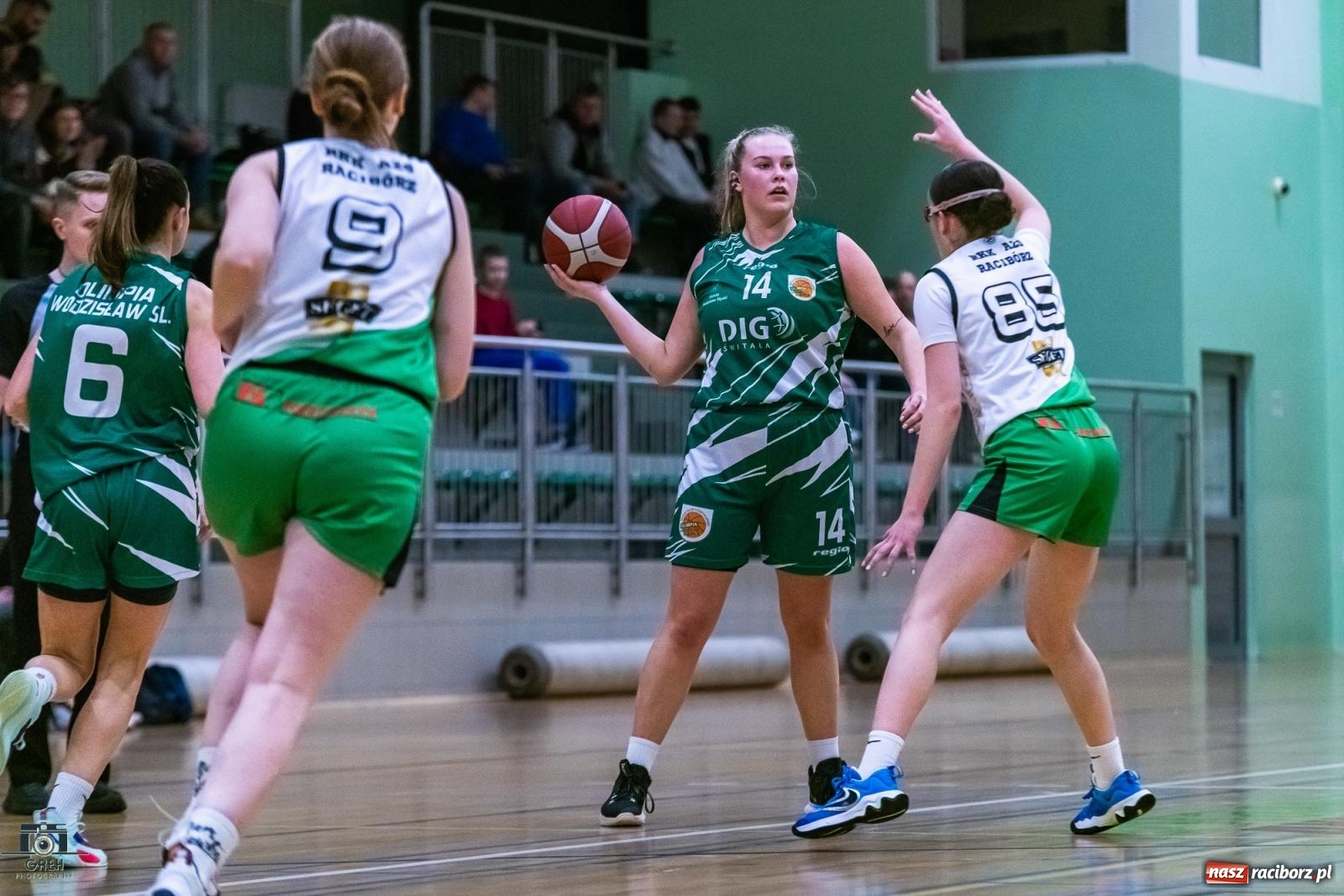 Zdjęcie w galerii na portalu naszraciborz.pl: Koszykarskie derby regionu dla wodzisławskiej Olimpii [FOTO i WIDEO] wiadomości z regionu