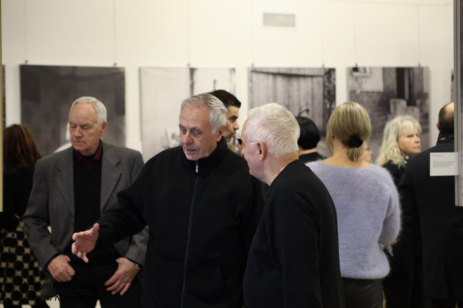 Zdjęcie w galerii na portalu naszraciborz.pl: Sąsiedzi. Od narodzin aż po śmierć. Nowa wystawa w Muzeum czeka na pasjonatów historii wiadomości z regionu