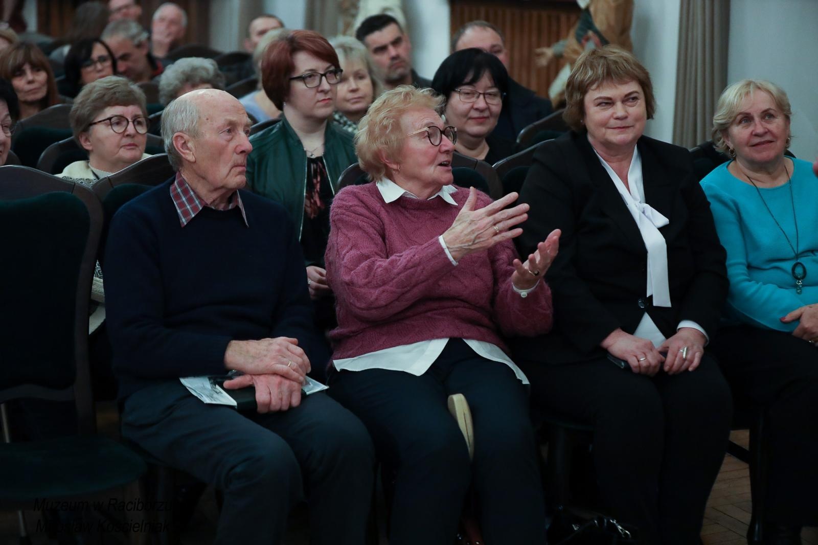 Zdjęcie w galerii na portalu naszraciborz.pl: Sąsiedzi. Od narodzin aż po śmierć. Nowa wystawa w Muzeum czeka na pasjonatów historii wiadomości z regionu