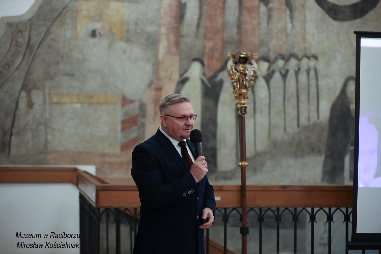 Zdjęcie w galerii na portalu naszraciborz.pl: Sąsiedzi. Od narodzin aż po śmierć. Nowa wystawa w Muzeum czeka na pasjonatów historii wiadomości z regionu