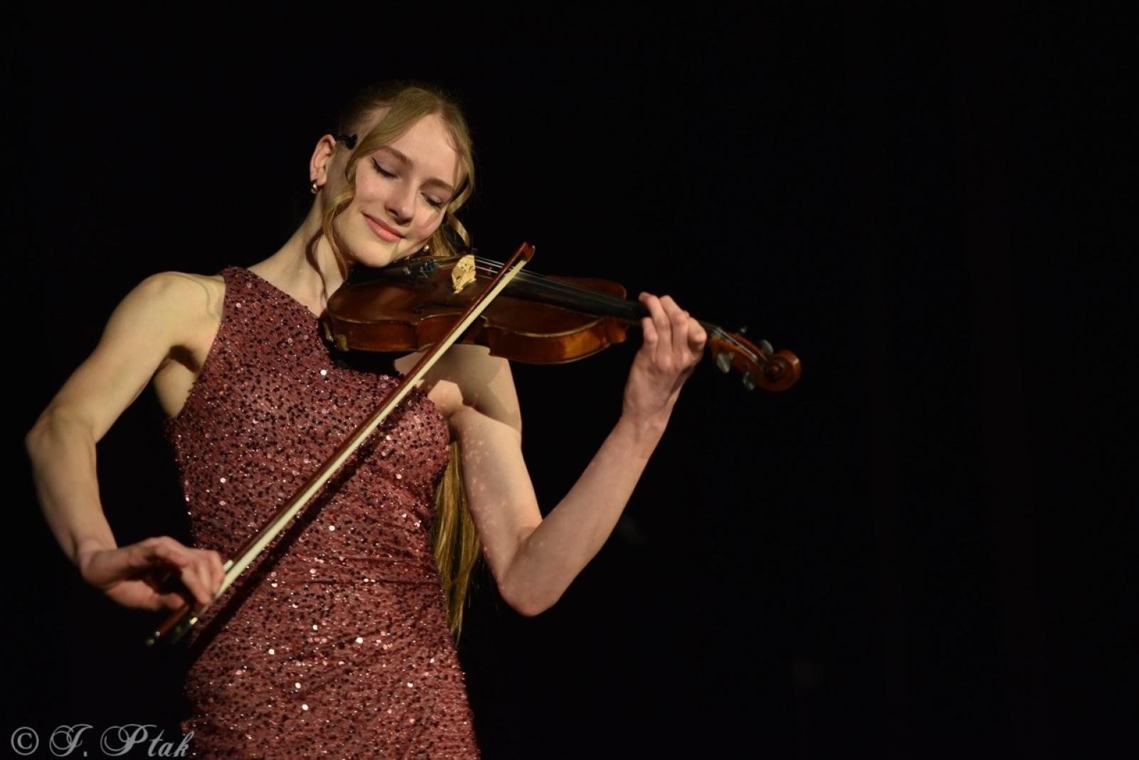 Zdjęcie w galerii na portalu naszraciborz.pl: Wieczór Otwartego Mikrofonu w Raciborzu – muzyka, taniec i poezja wiadomości z regionu