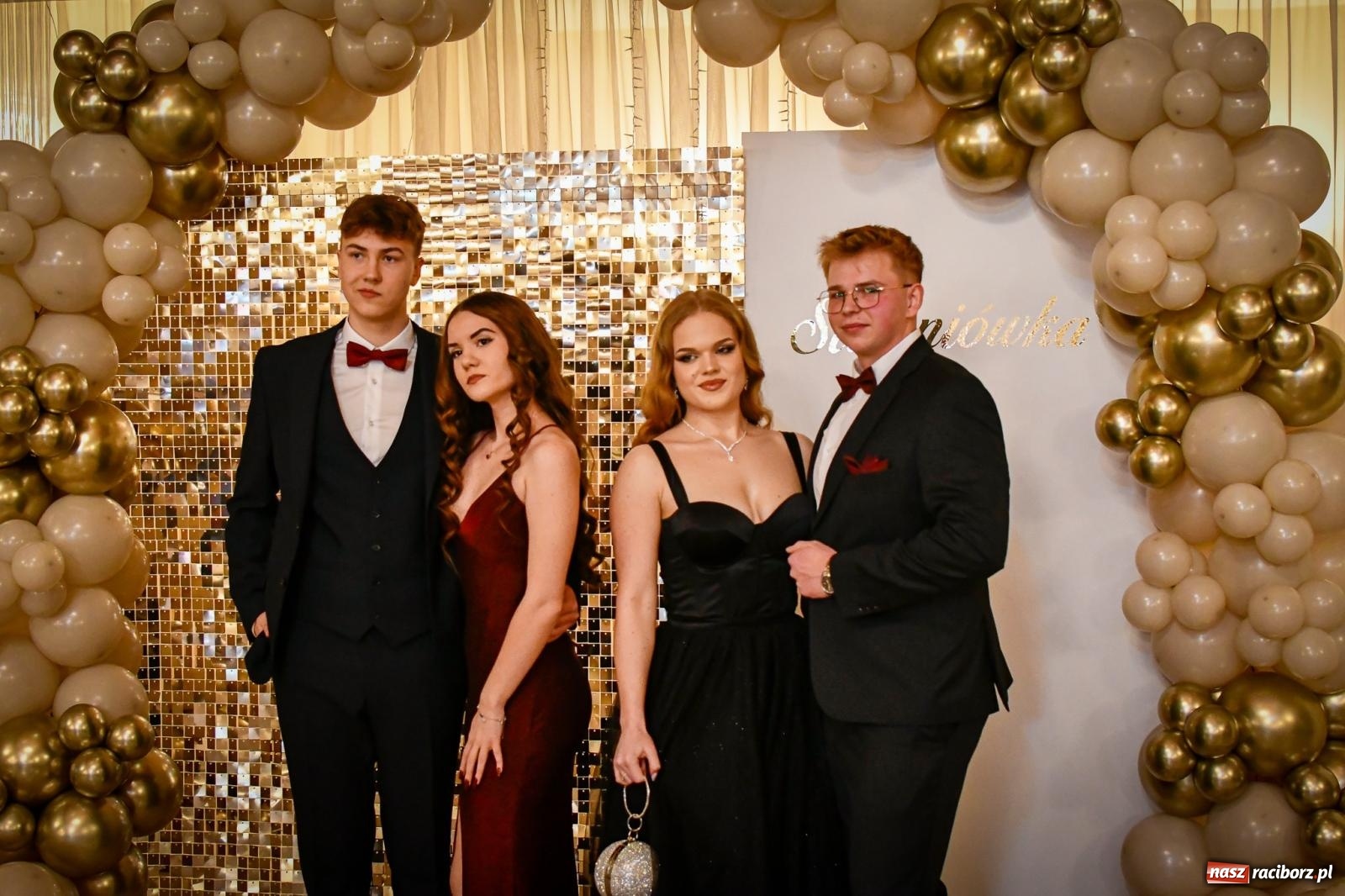 Zdjęcie w galerii na portalu naszraciborz.pl: Wielki bal studniówkowy ZSO nr 1 - I LO i Liceum Sztuk Plastycznych [FOTO i WIDEO] wiadomości z regionu