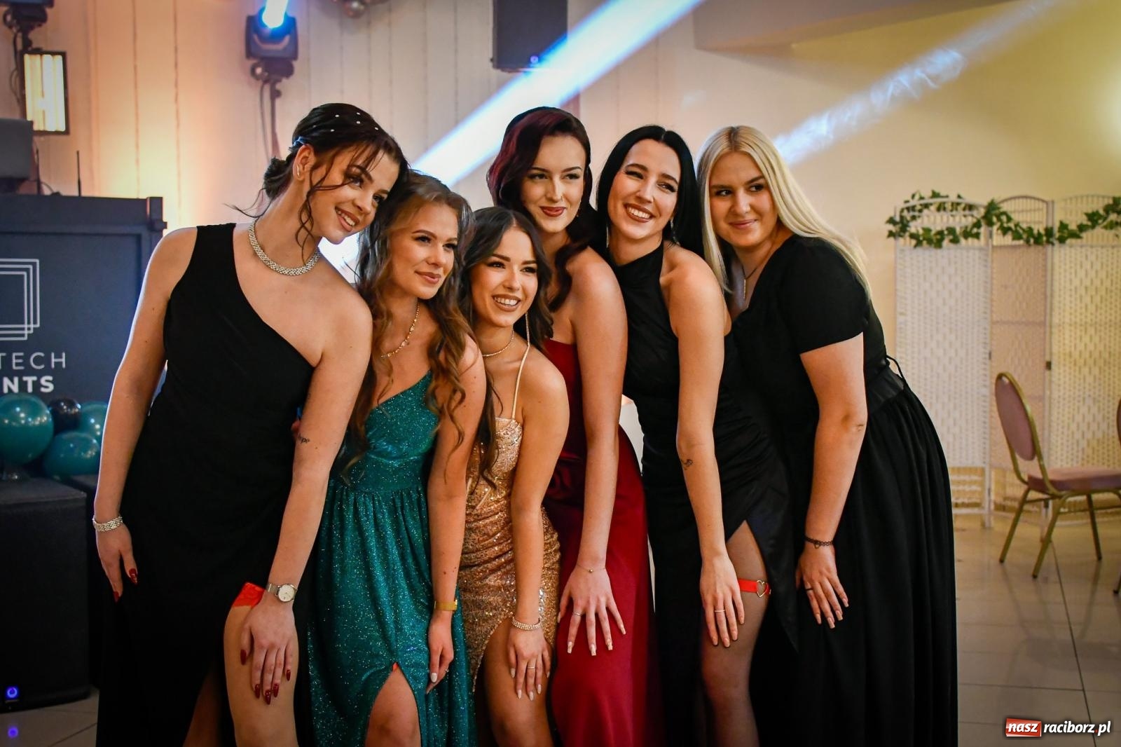 Zdjęcie w galerii na portalu naszraciborz.pl: Wielki bal studniówkowy ZSO nr 1 - I LO i Liceum Sztuk Plastycznych [FOTO i WIDEO] wiadomości z regionu