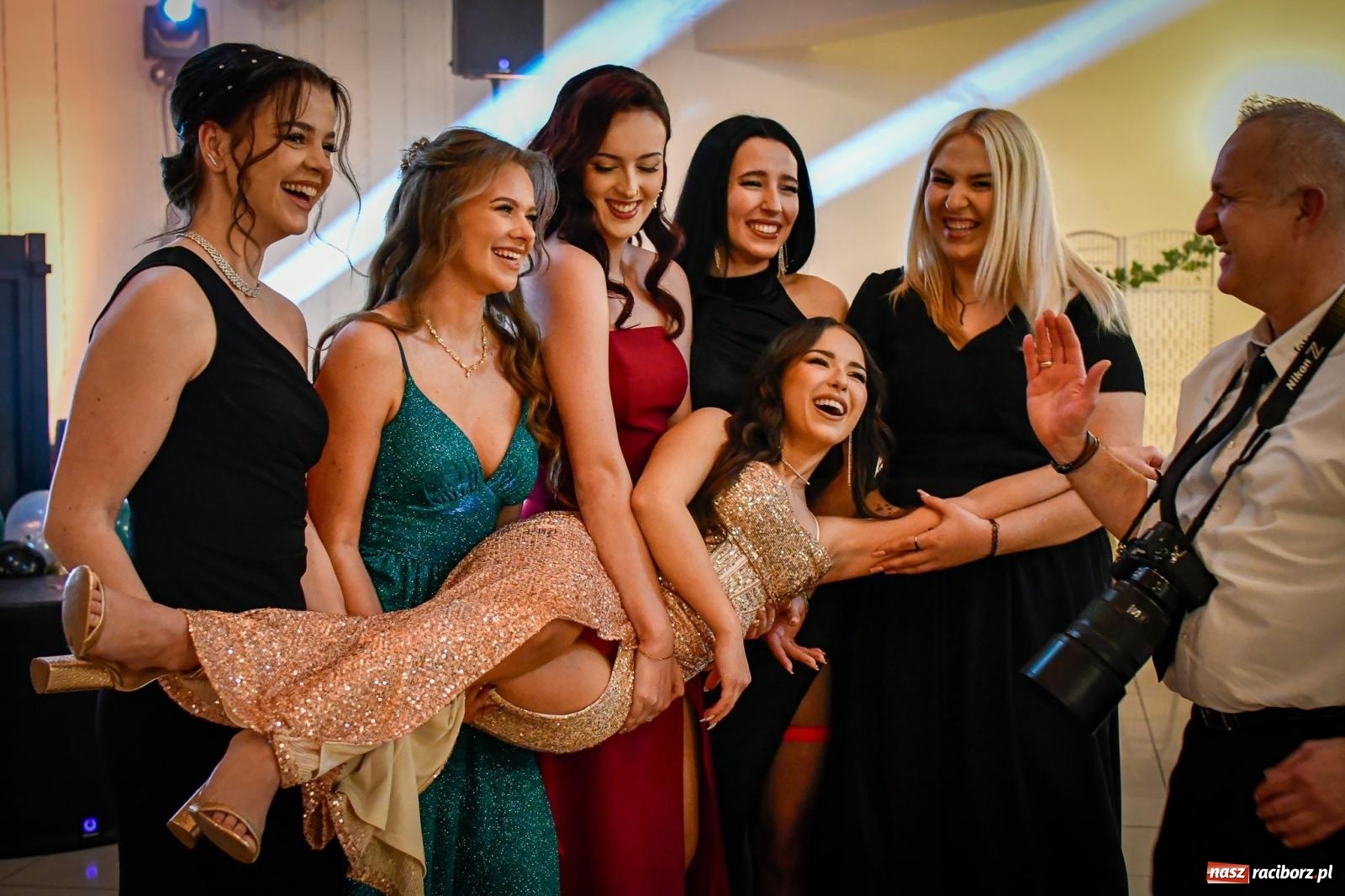 Zdjęcie w galerii na portalu naszraciborz.pl: Wielki bal studniówkowy ZSO nr 1 - I LO i Liceum Sztuk Plastycznych [FOTO i WIDEO] wiadomości z regionu