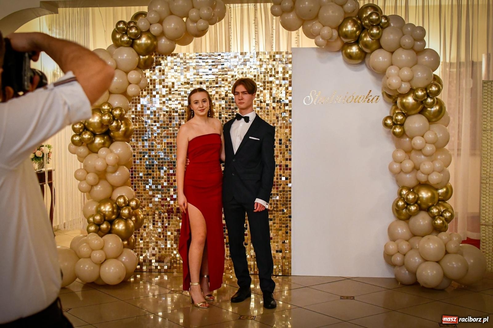 Zdjęcie w galerii na portalu naszraciborz.pl: Wielki bal studniówkowy ZSO nr 1 - I LO i Liceum Sztuk Plastycznych [FOTO i WIDEO] wiadomości z regionu