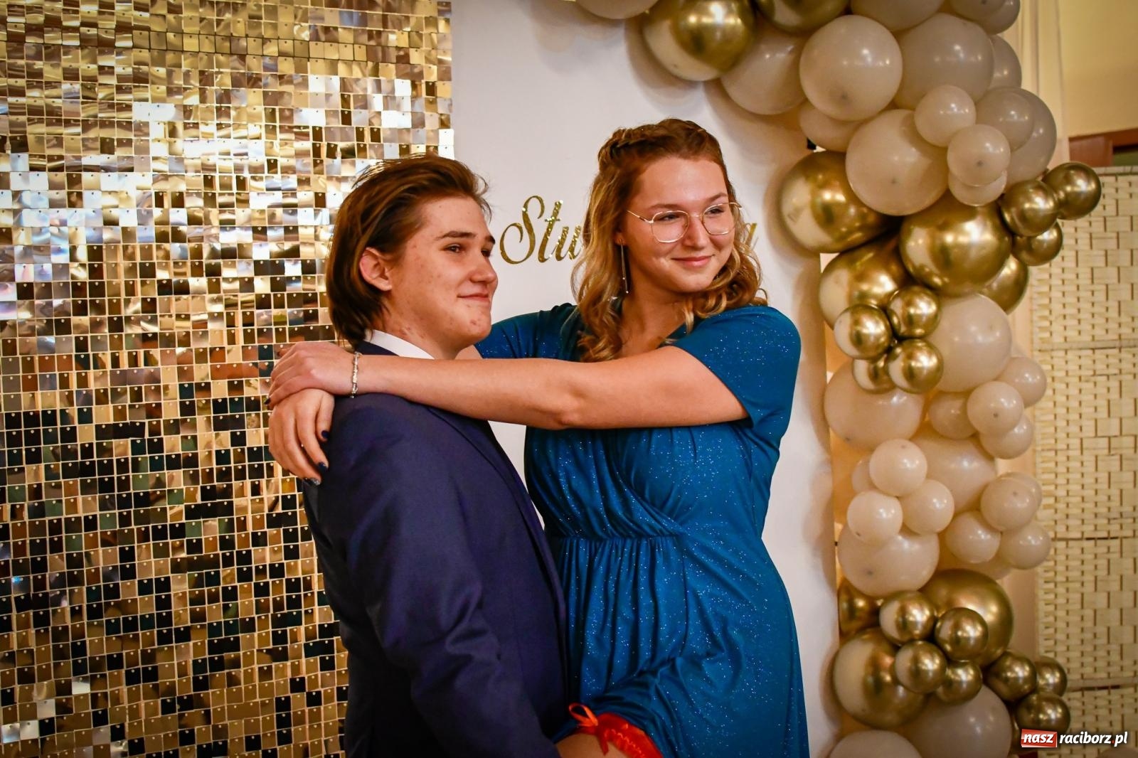 Zdjęcie w galerii na portalu naszraciborz.pl: Wielki bal studniówkowy ZSO nr 1 - I LO i Liceum Sztuk Plastycznych [FOTO i WIDEO] wiadomości z regionu