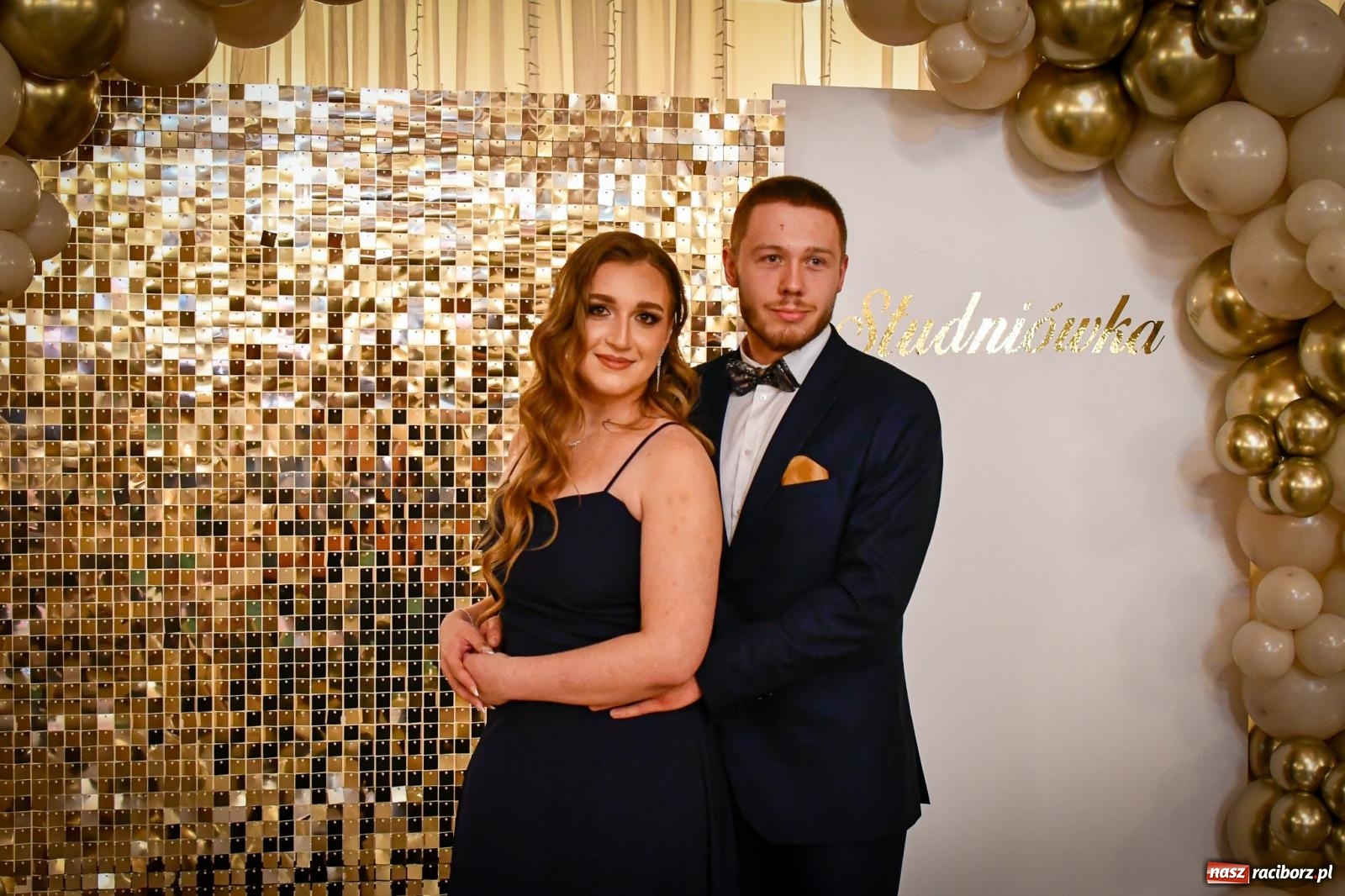 Zdjęcie w galerii na portalu naszraciborz.pl: Wielki bal studniówkowy ZSO nr 1 - I LO i Liceum Sztuk Plastycznych [FOTO i WIDEO] wiadomości z regionu