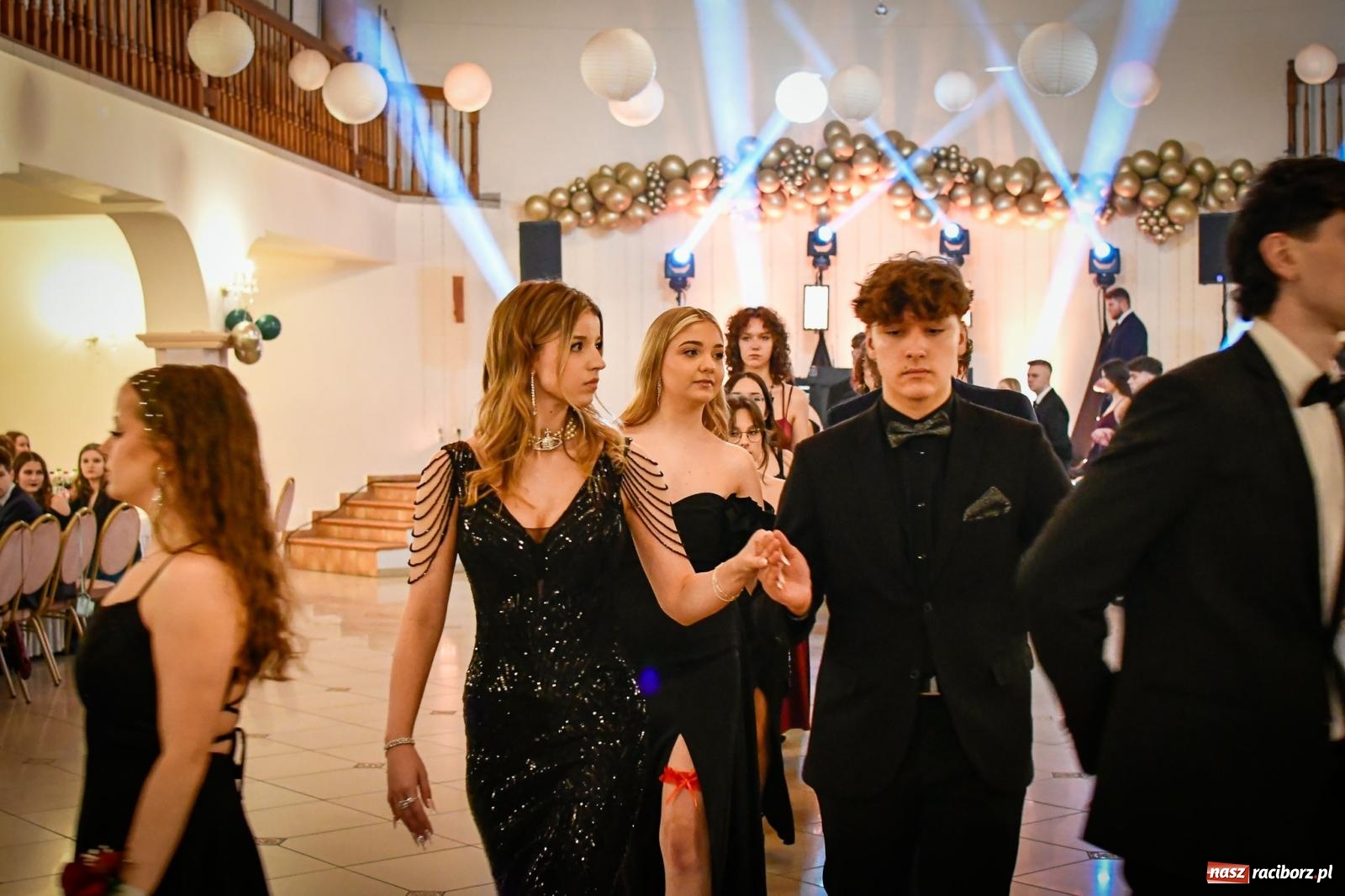 Zdjęcie w galerii na portalu naszraciborz.pl: Wielki bal studniówkowy ZSO nr 1 - I LO i Liceum Sztuk Plastycznych [FOTO i WIDEO] wiadomości z regionu